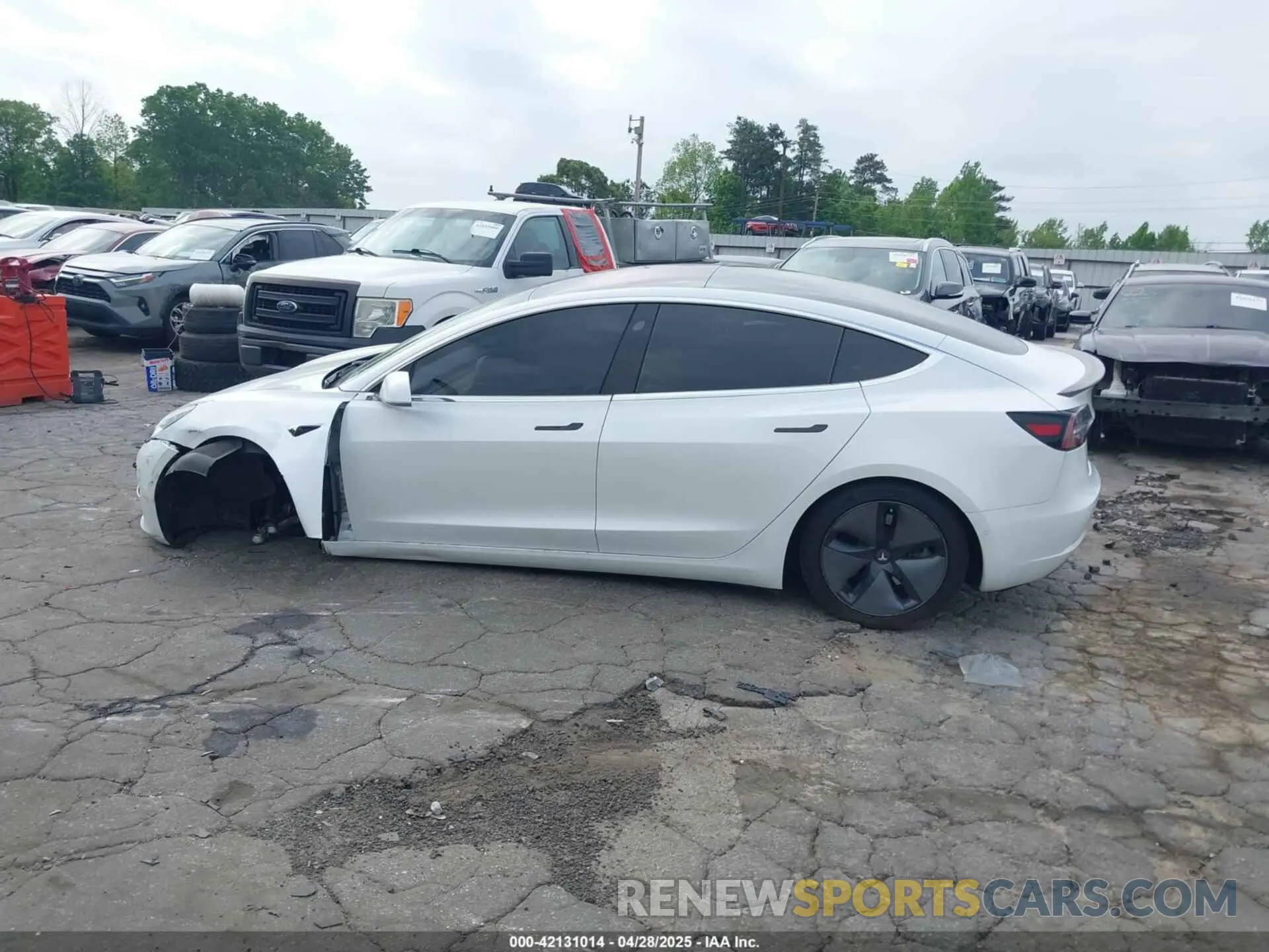 14 Photograph of a damaged car 5YJ3E1EA7KF299724 TESLA MODEL 3 2019