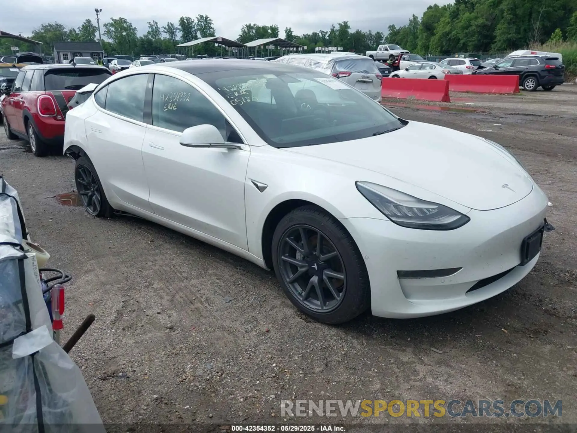 1 Photograph of a damaged car 5YJ3E1EA7KF299755 TESLA MODEL 3 2019
