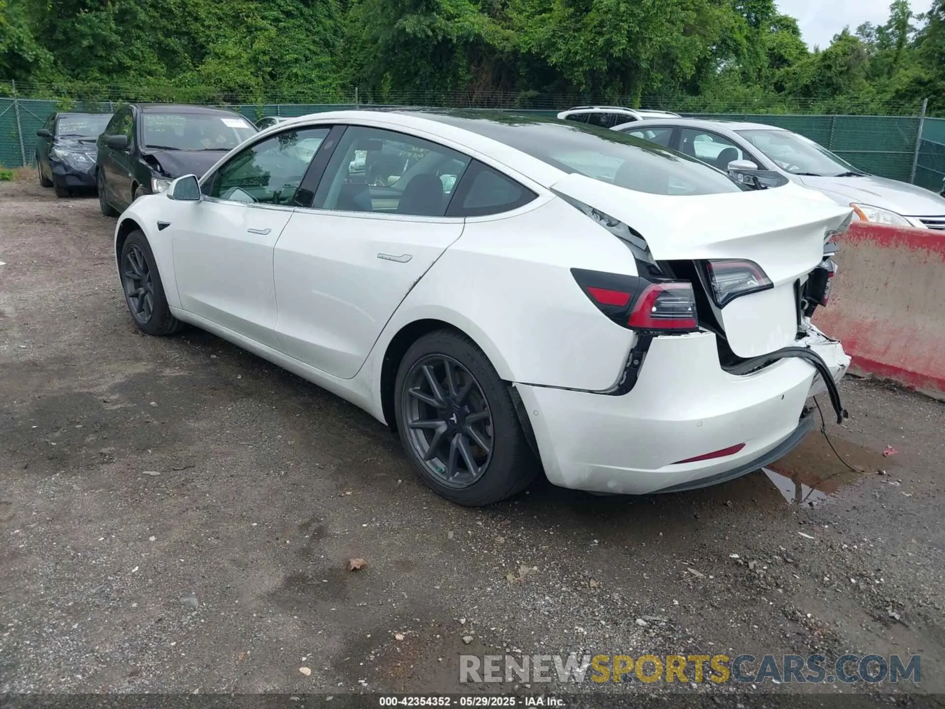 3 Photograph of a damaged car 5YJ3E1EA7KF299755 TESLA MODEL 3 2019