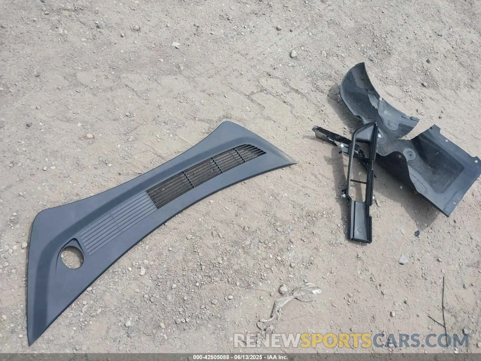 12 Photograph of a damaged car 5YJ3E1EA7KF308437 TESLA MODEL 3 2019
