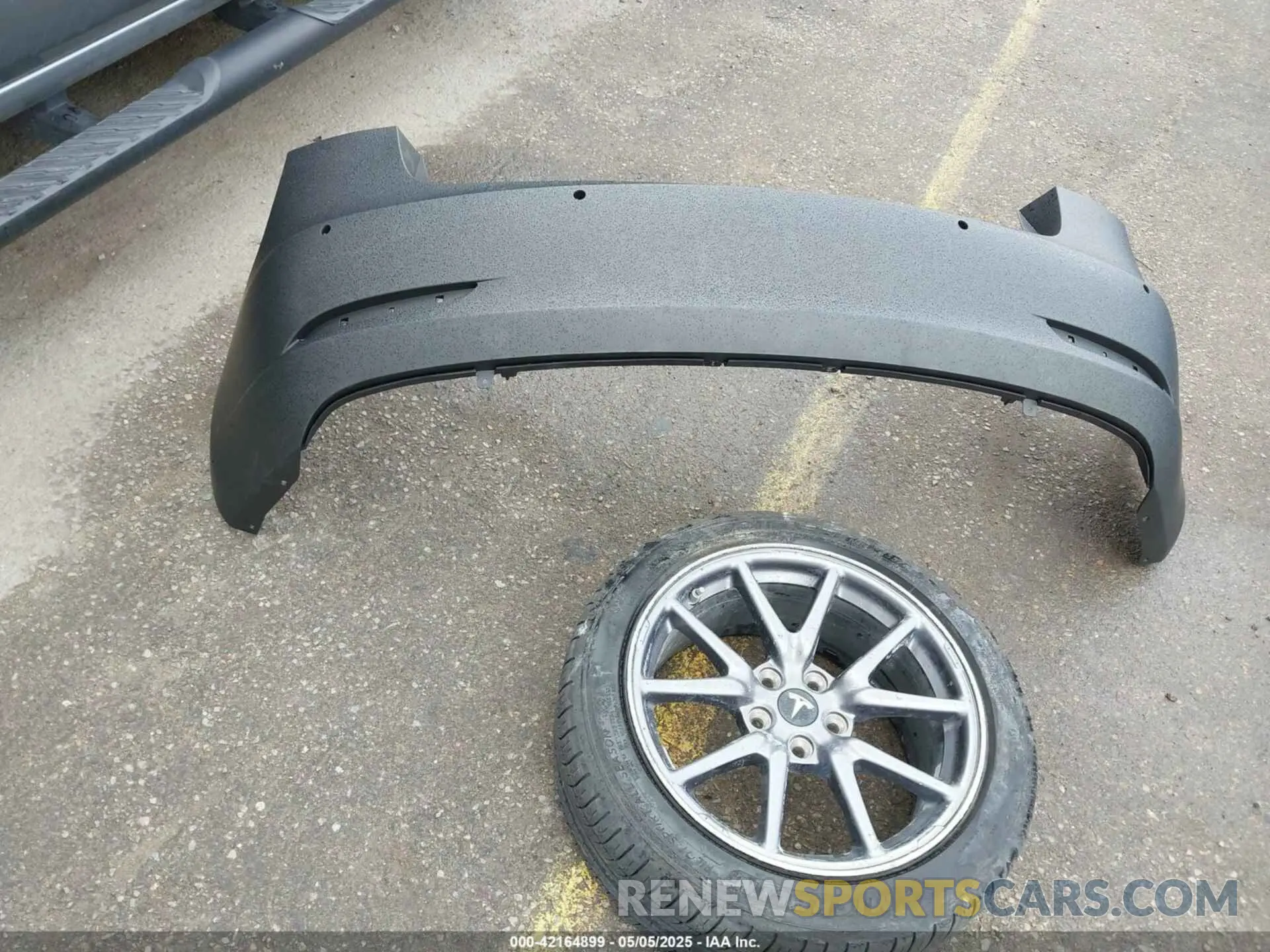 12 Photograph of a damaged car 5YJ3E1EA7KF326498 TESLA MODEL 3 2019