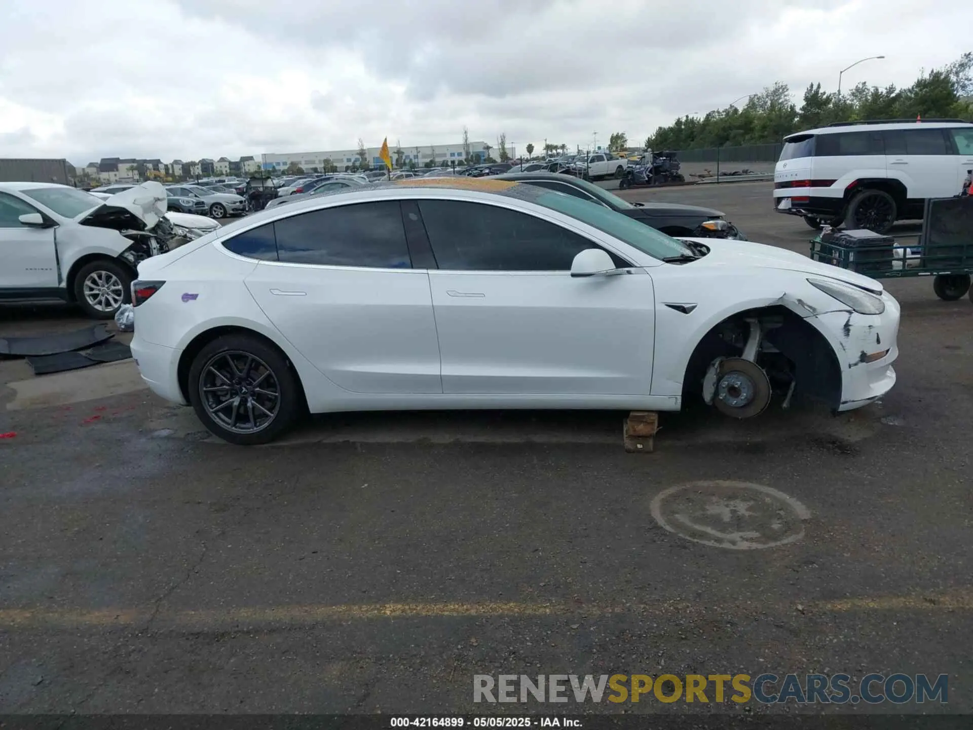 14 Photograph of a damaged car 5YJ3E1EA7KF326498 TESLA MODEL 3 2019