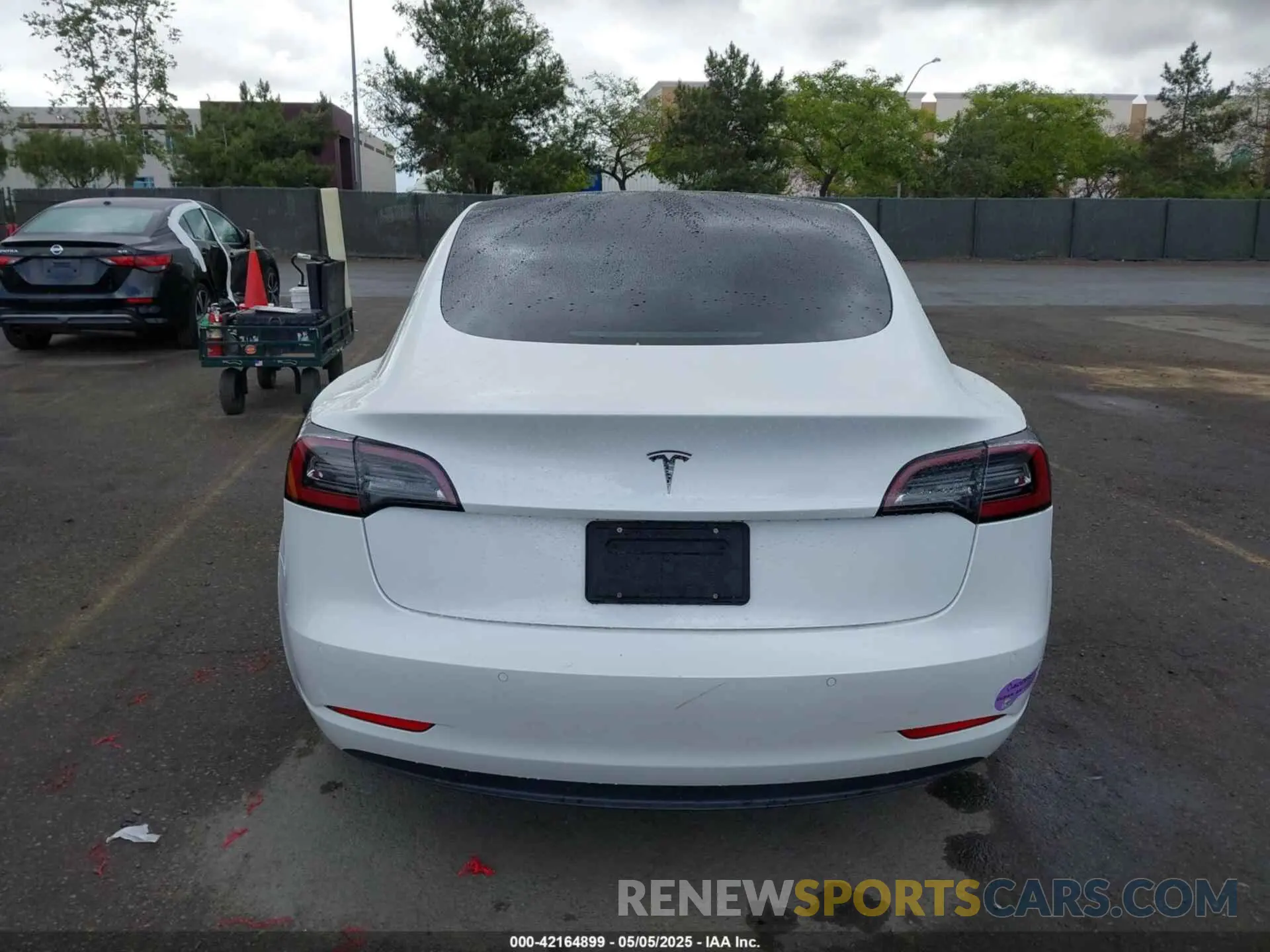 17 Photograph of a damaged car 5YJ3E1EA7KF326498 TESLA MODEL 3 2019