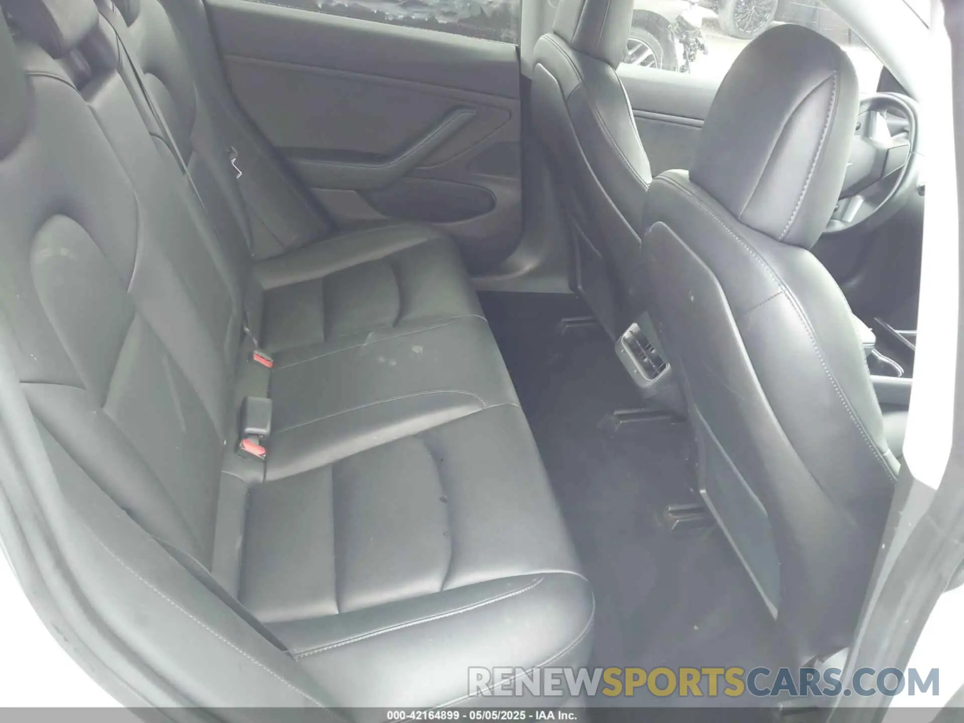 8 Photograph of a damaged car 5YJ3E1EA7KF326498 TESLA MODEL 3 2019