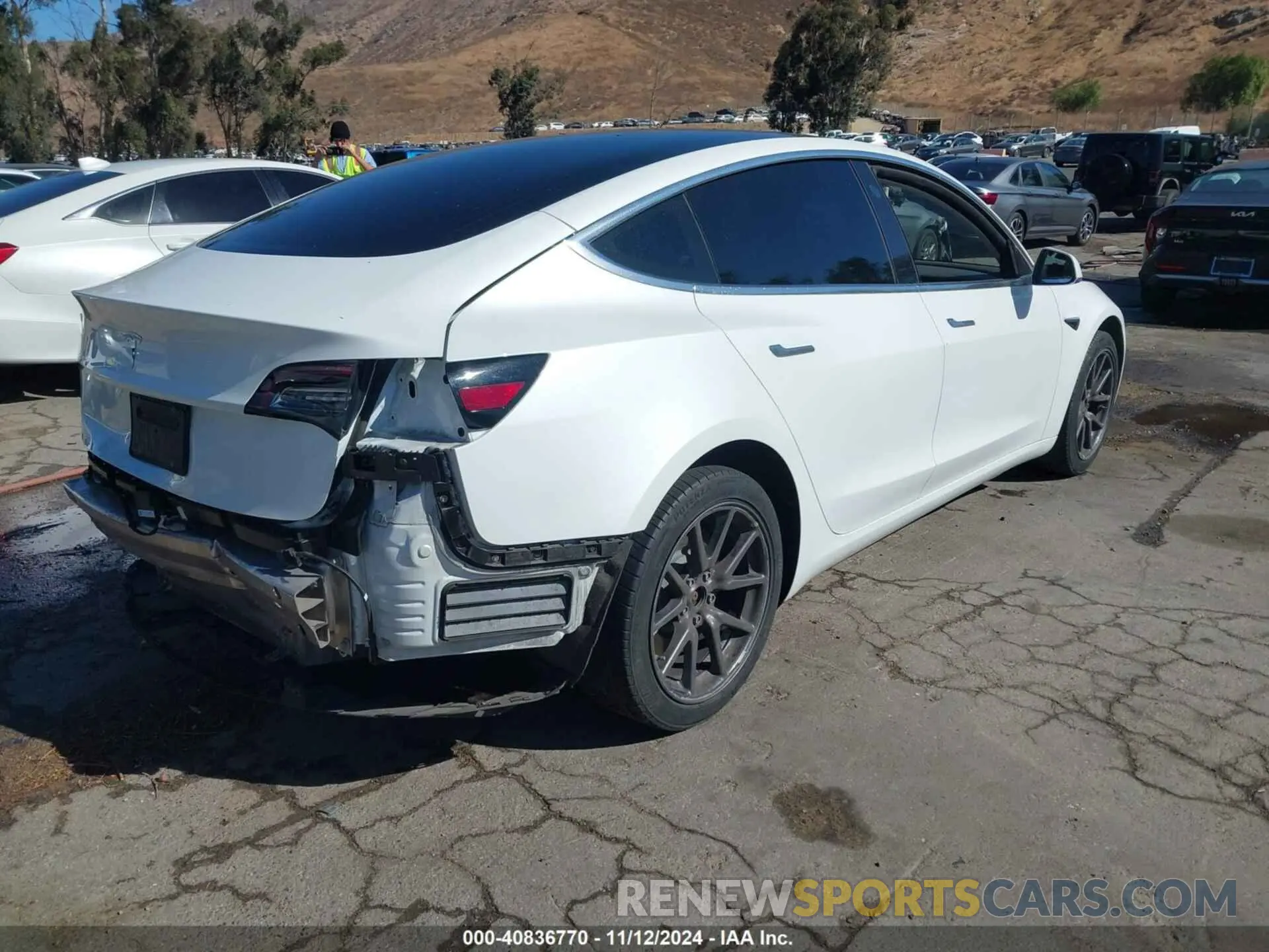4 Photograph of a damaged car 5YJ3E1EA7KF401541 TESLA MODEL 3 2019