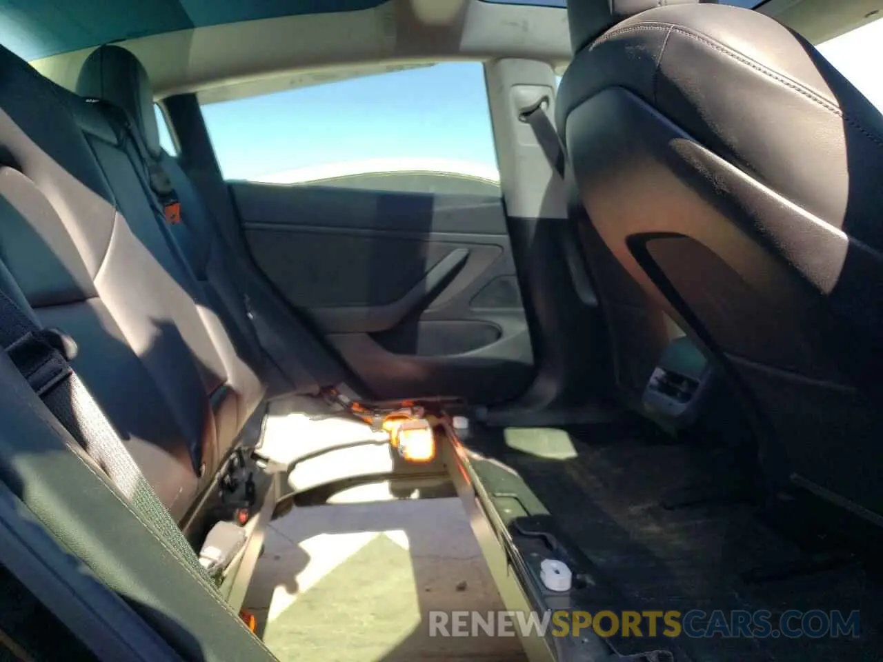 10 Photograph of a damaged car 5YJ3E1EA7KF422549 TESLA MODEL 3 2019