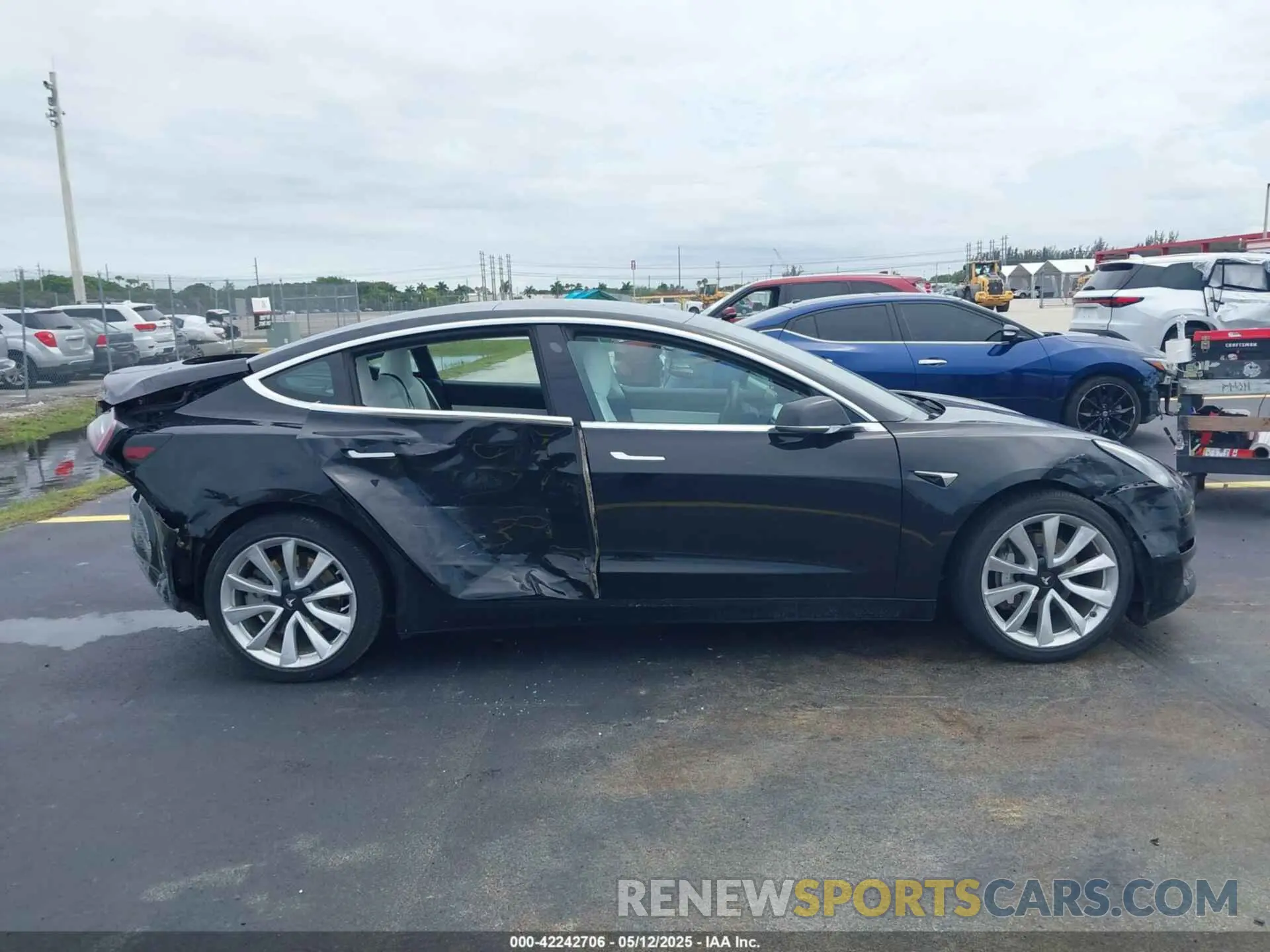 13 Photograph of a damaged car 5YJ3E1EA7KF431980 TESLA MODEL 3 2019