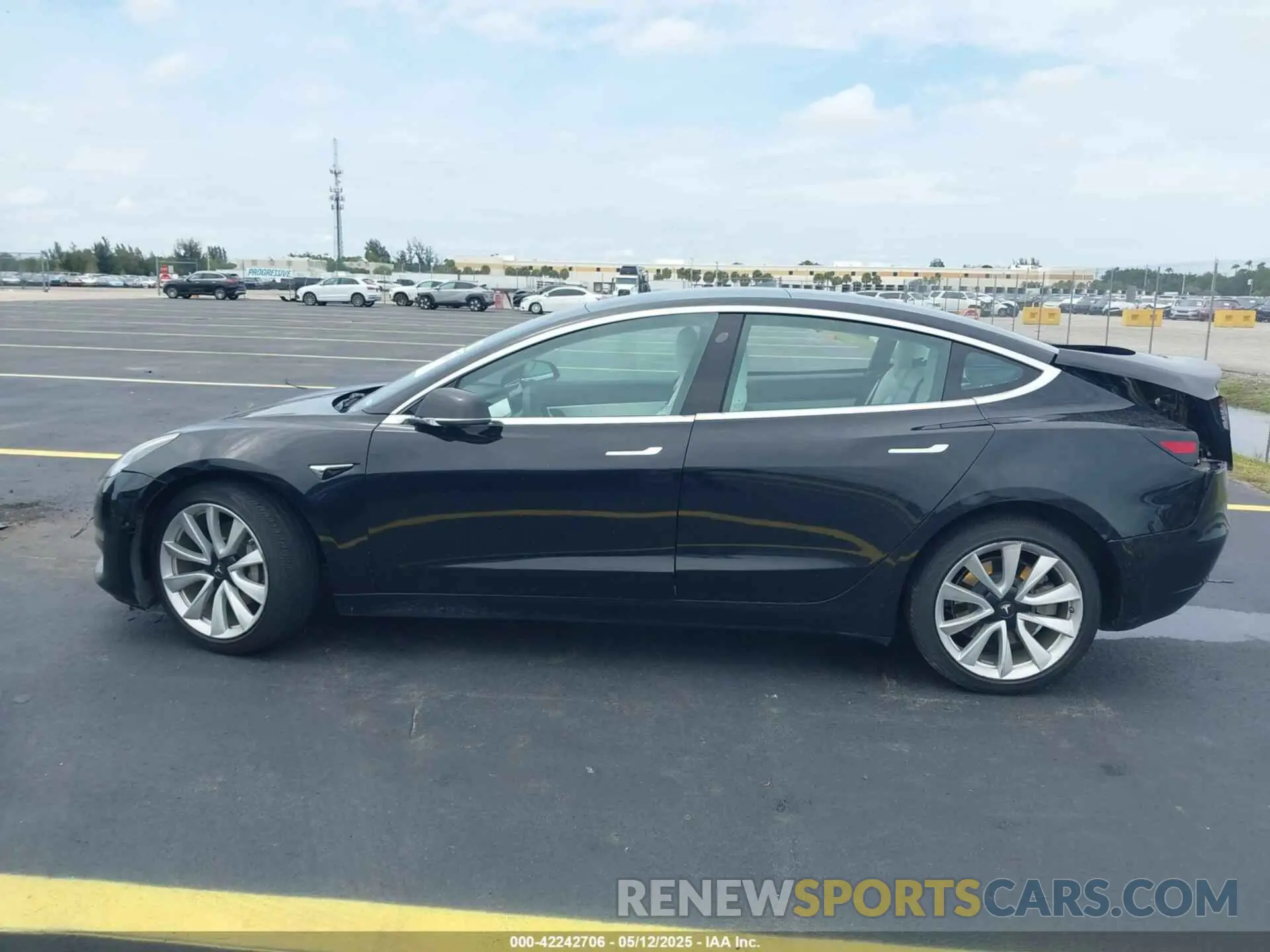 14 Photograph of a damaged car 5YJ3E1EA7KF431980 TESLA MODEL 3 2019