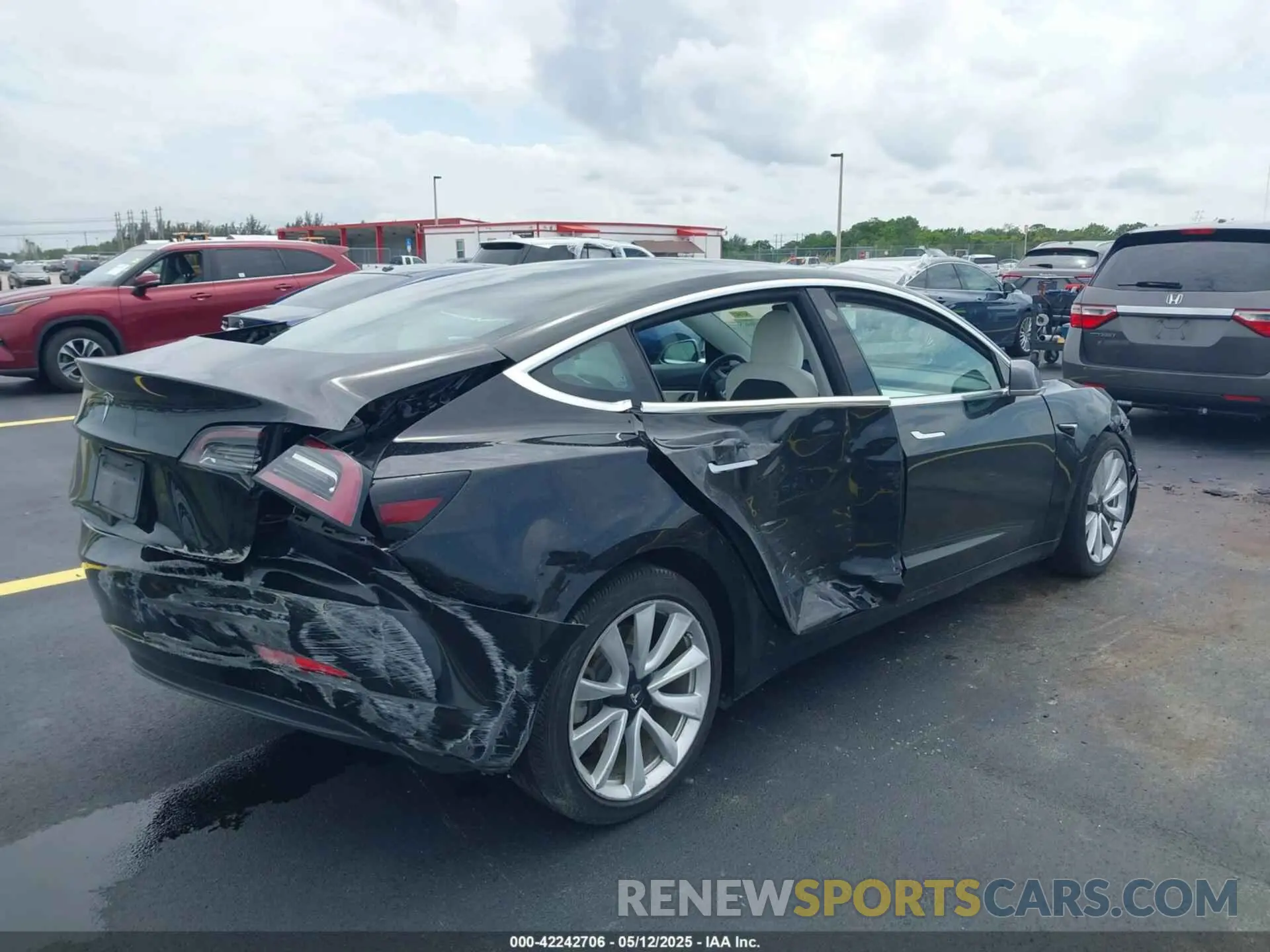 4 Photograph of a damaged car 5YJ3E1EA7KF431980 TESLA MODEL 3 2019