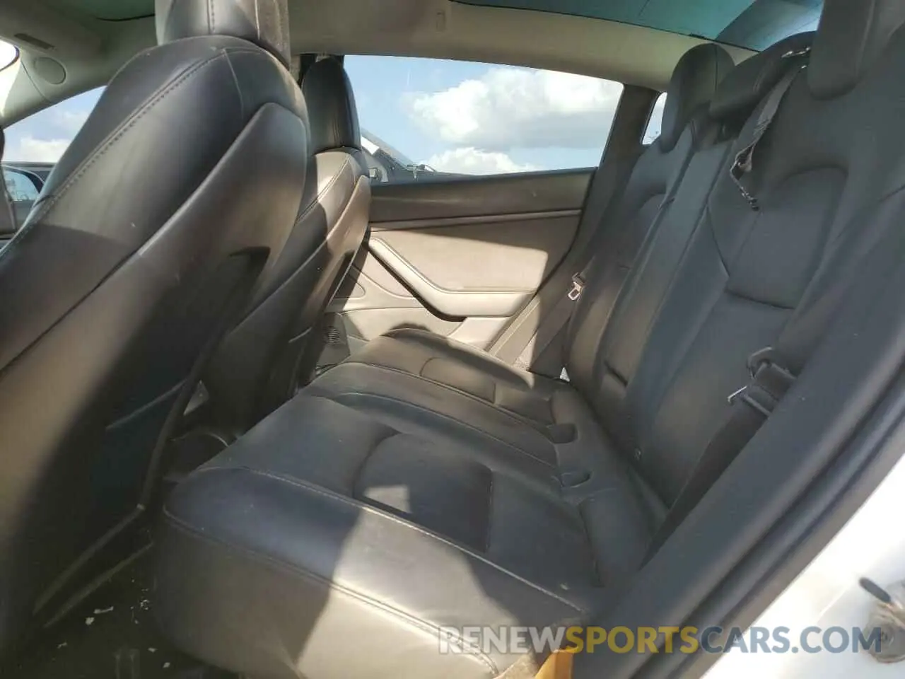 10 Photograph of a damaged car 5YJ3E1EA7KF483285 TESLA MODEL 3 2019