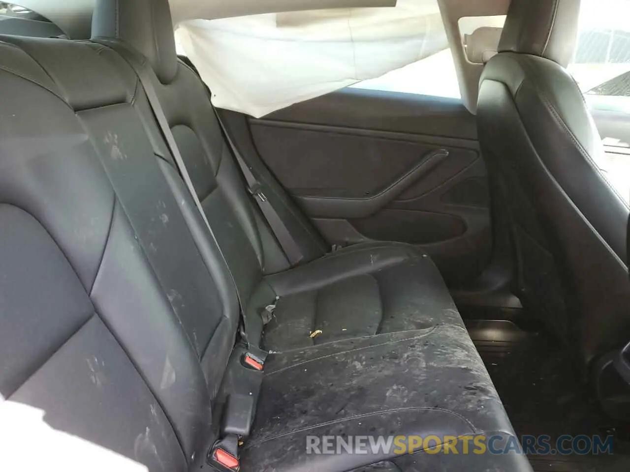 10 Photograph of a damaged car 5YJ3E1EA7KF484596 TESLA MODEL 3 2019