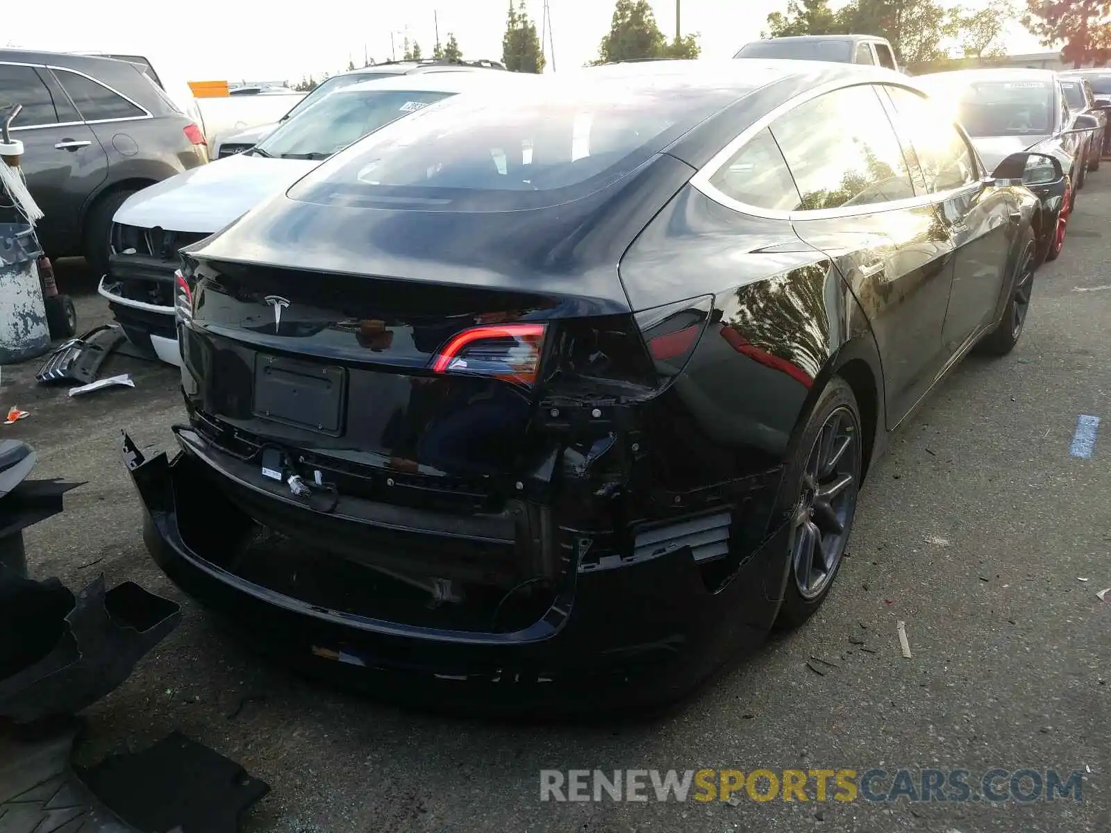 4 Photograph of a damaged car 5YJ3E1EA8KF305837 TESLA MODEL 3 2019