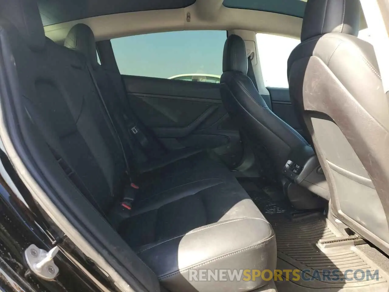 10 Photograph of a damaged car 5YJ3E1EA8KF306020 TESLA MODEL 3 2019