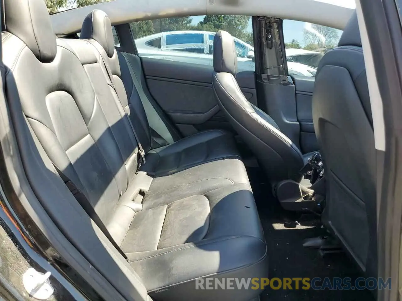 10 Photograph of a damaged car 5YJ3E1EA8KF306096 TESLA MODEL 3 2019