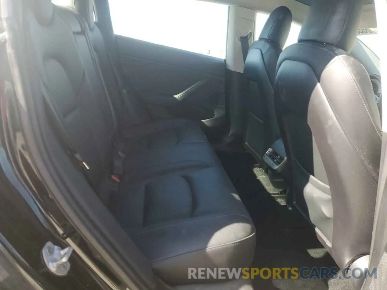 10 Photograph of a damaged car 5YJ3E1EA8KF313291 TESLA MODEL 3 2019