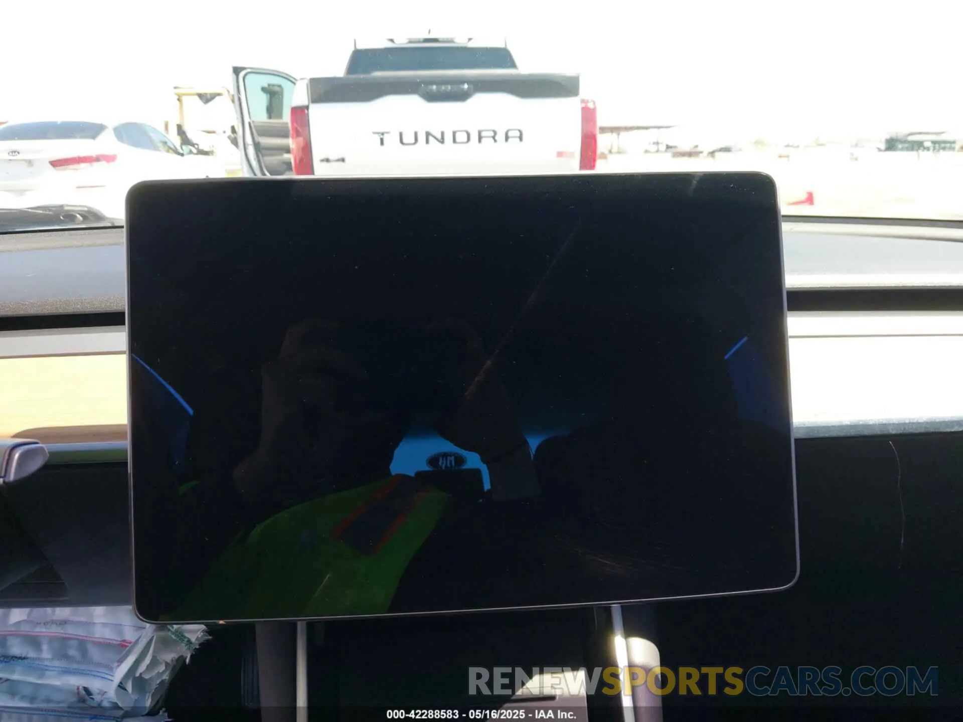 17 Photograph of a damaged car 5YJ3E1EA8KF395684 TESLA MODEL 3 2019