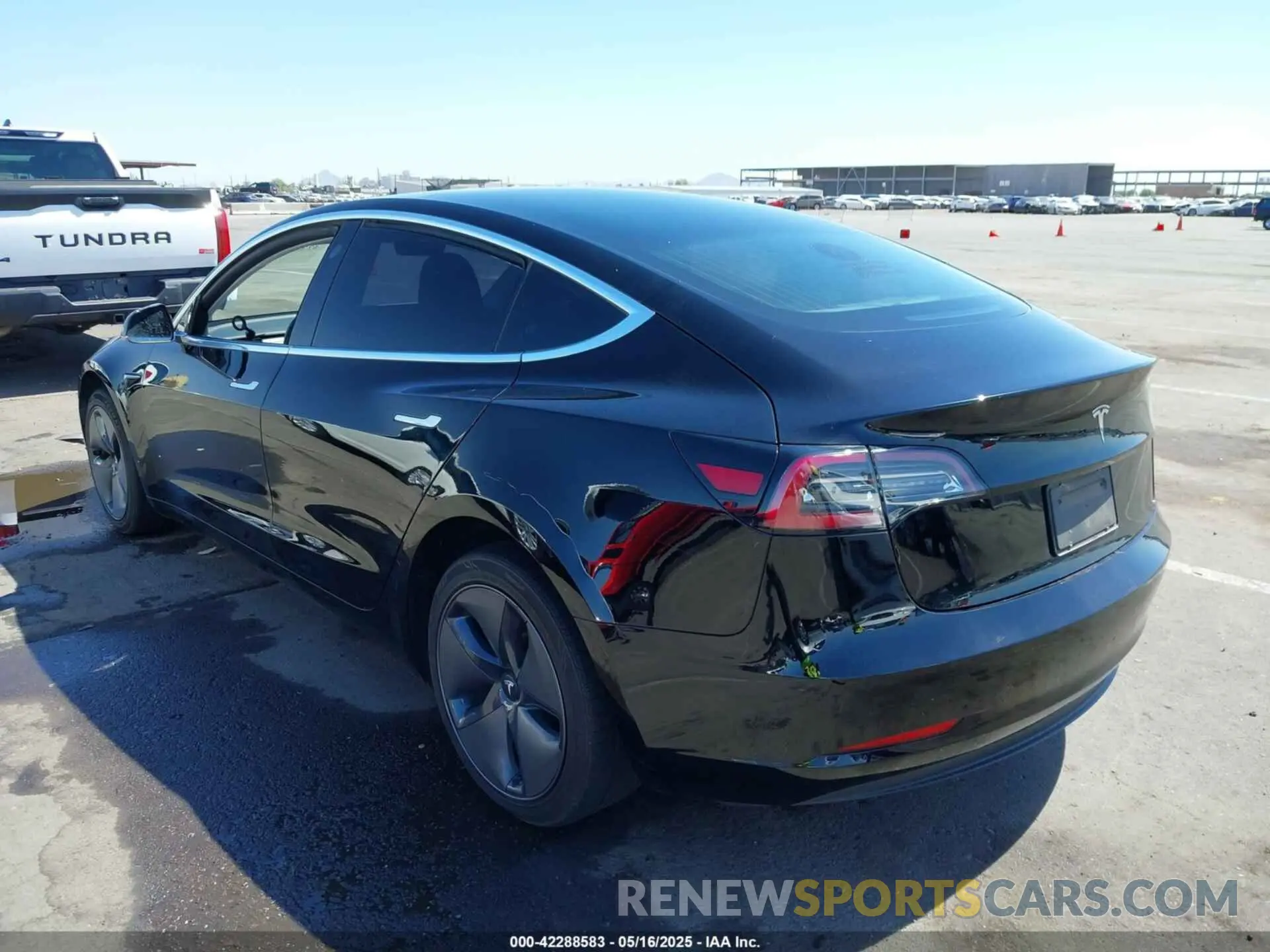 3 Photograph of a damaged car 5YJ3E1EA8KF395684 TESLA MODEL 3 2019