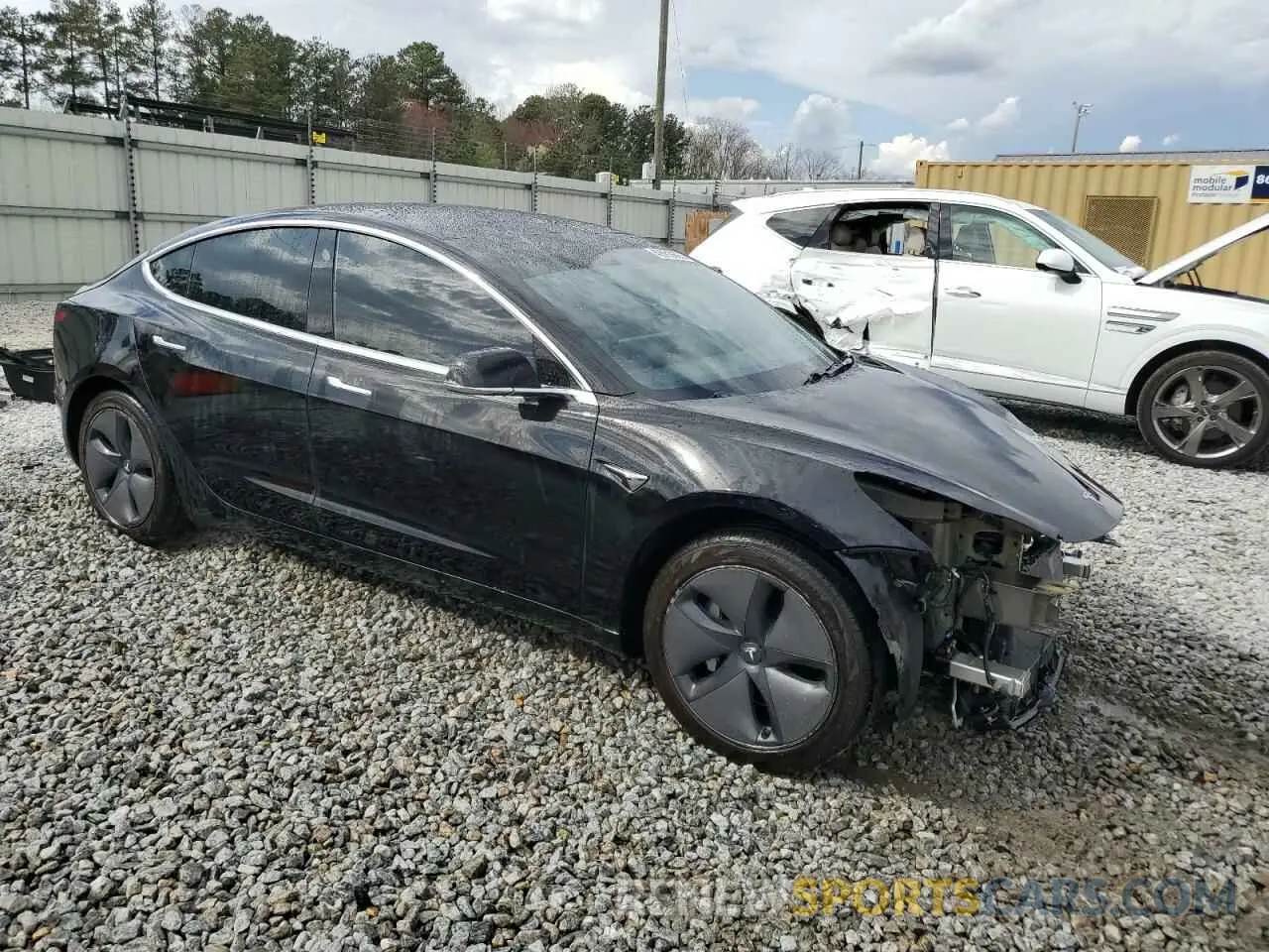 4 Photograph of a damaged car 5YJ3E1EA8KF410586 TESLA MODEL 3 2019