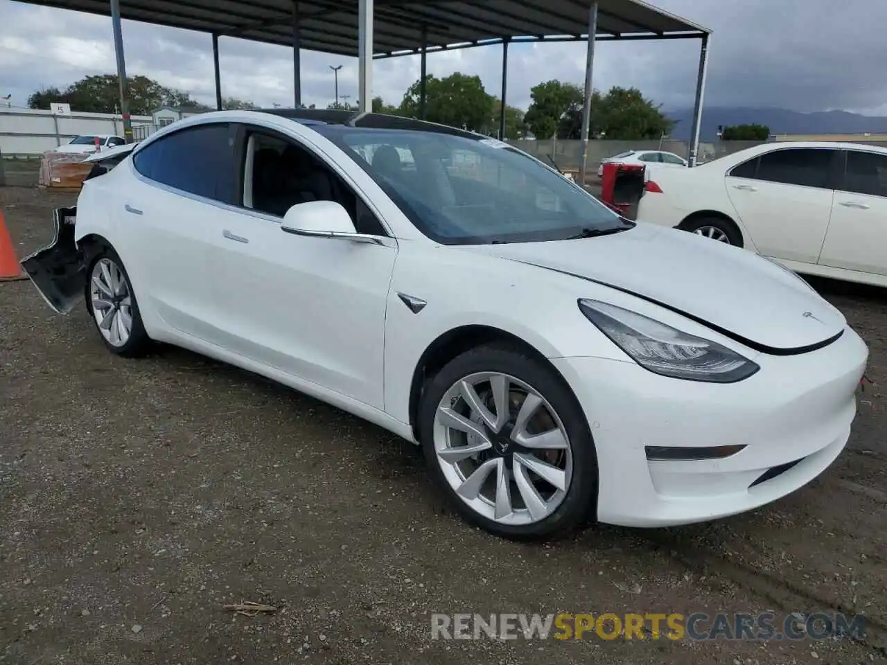 4 Photograph of a damaged car 5YJ3E1EA8KF476748 TESLA MODEL 3 2019