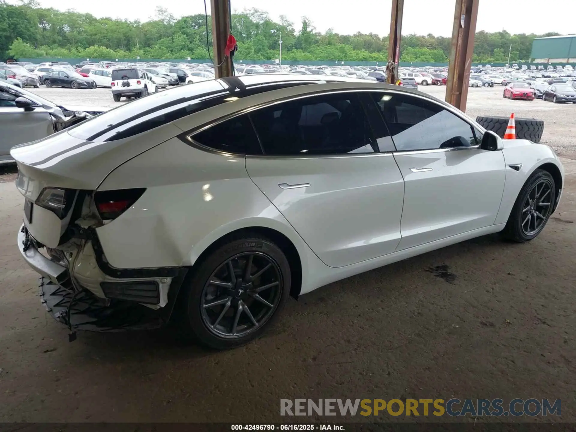 4 Photograph of a damaged car 5YJ3E1EA9KF300243 TESLA MODEL 3 2019