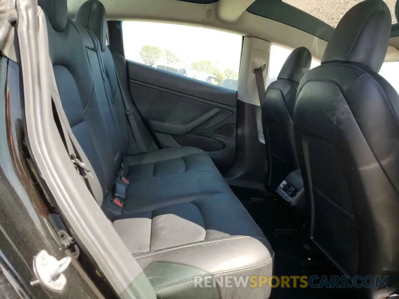 10 Photograph of a damaged car 5YJ3E1EA9KF304986 TESLA MODEL 3 2019