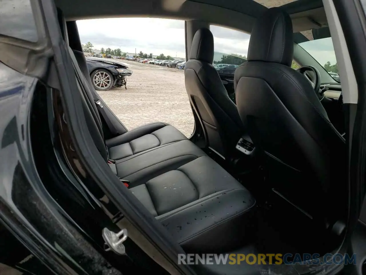 10 Photograph of a damaged car 5YJ3E1EAXKF304611 TESLA MODEL 3 2019