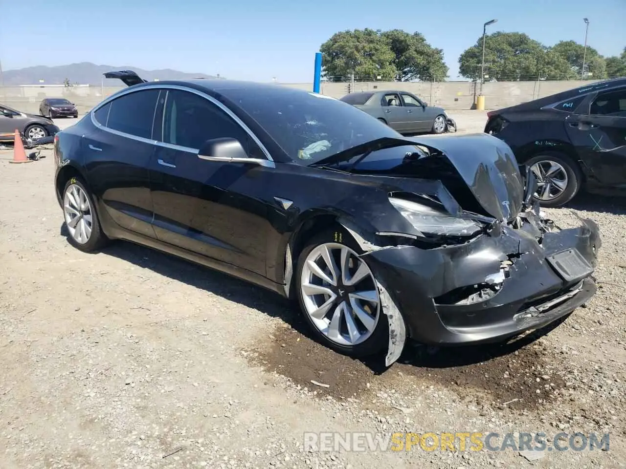 4 Photograph of a damaged car 5YJ3E1EAXKF304916 TESLA MODEL 3 2019