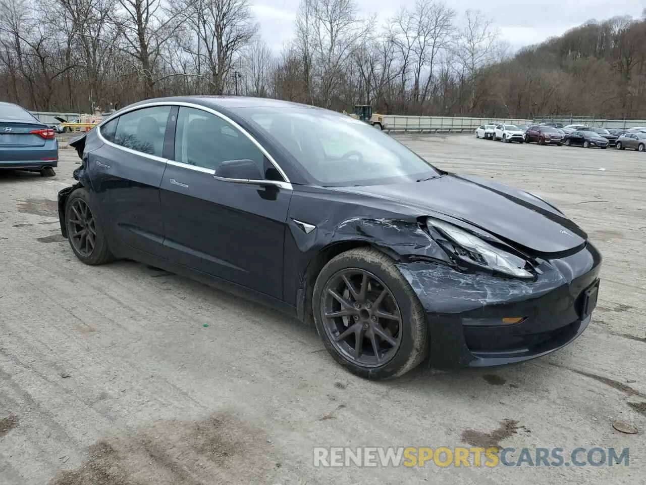 4 Photograph of a damaged car 5YJ3E1EAXKF305127 TESLA MODEL 3 2019