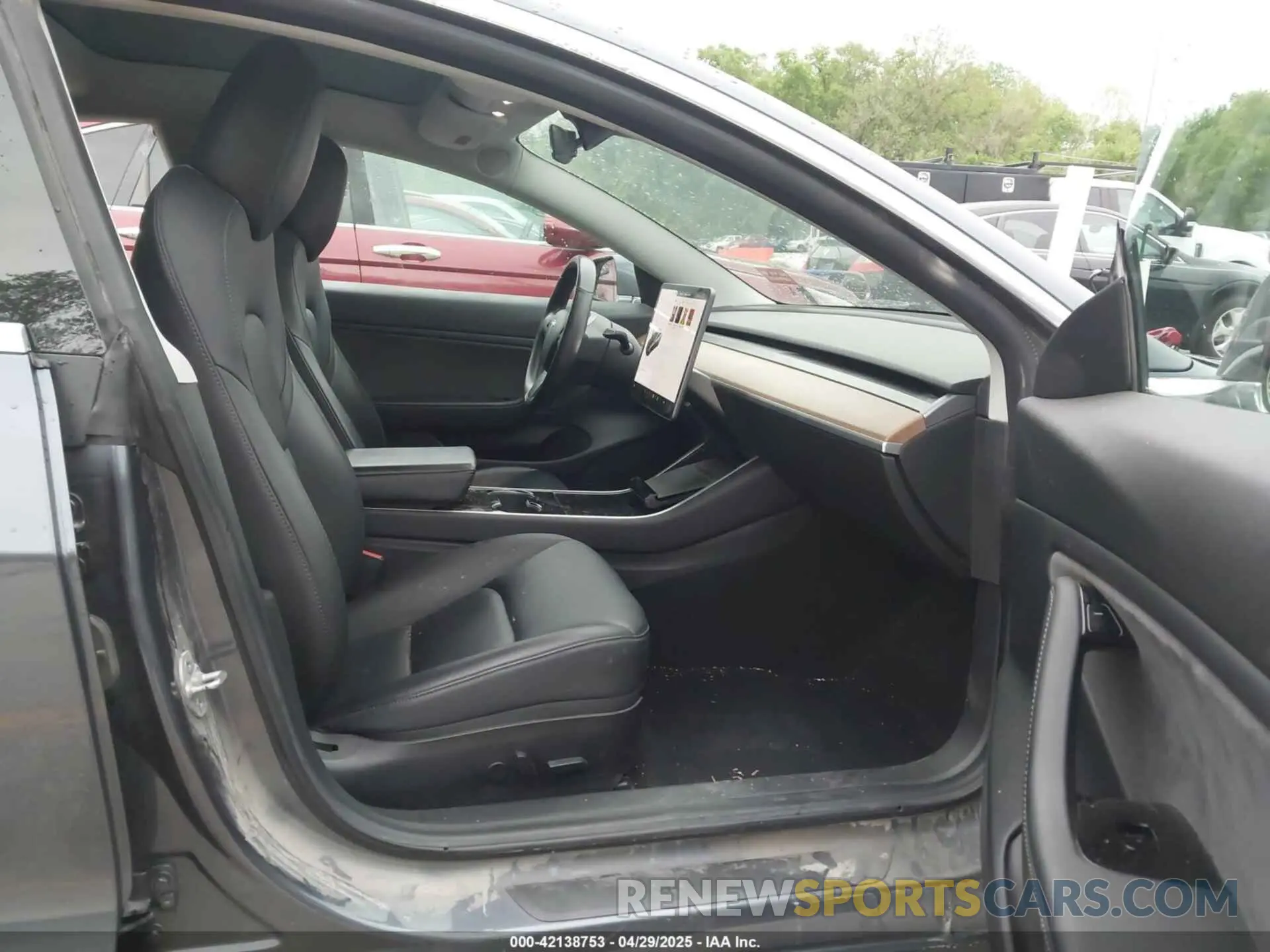 5 Photograph of a damaged car 5YJ3E1EAXKF396285 TESLA MODEL 3 2019
