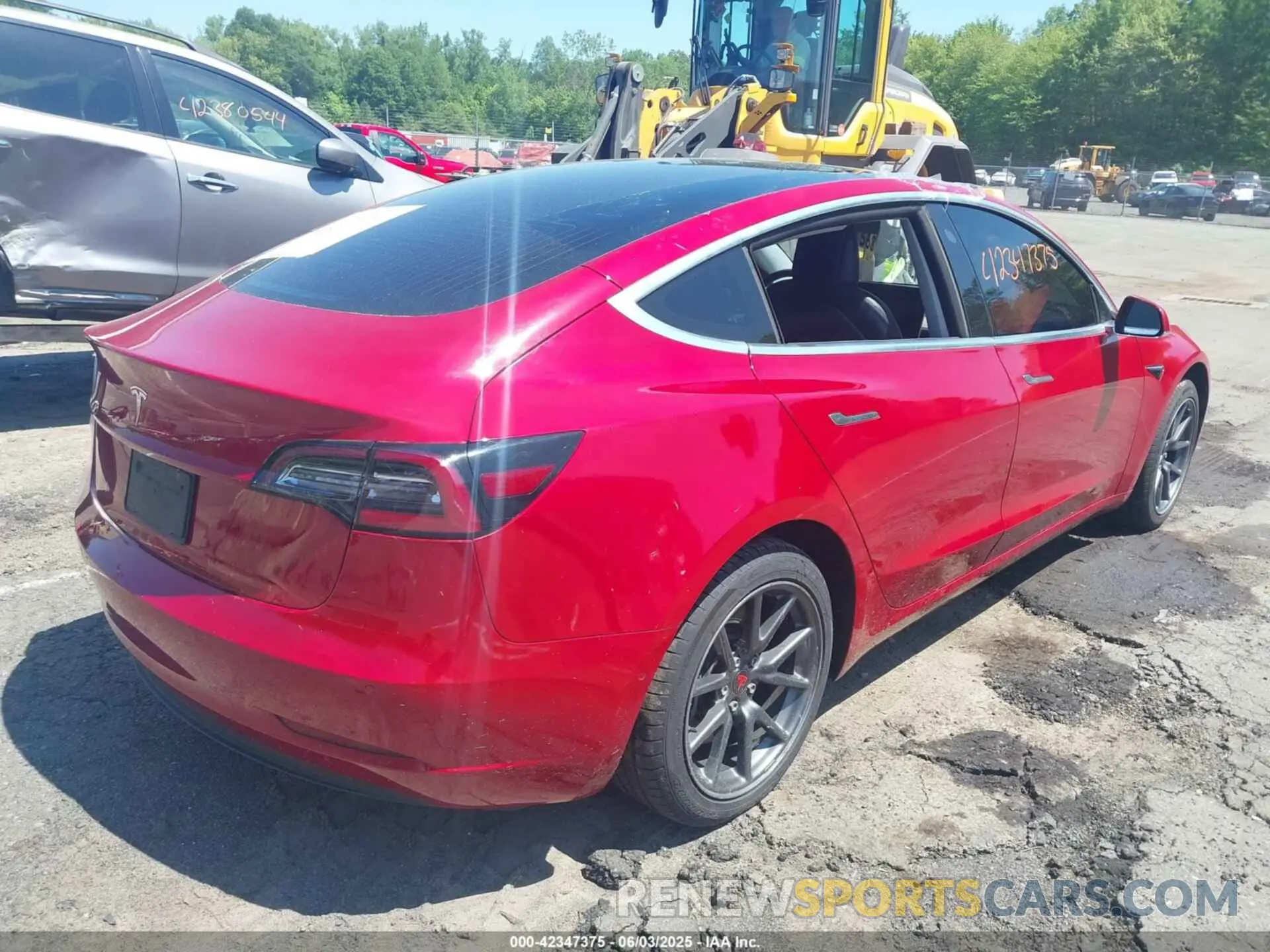 4 Photograph of a damaged car 5YJ3E1EAXKF483331 TESLA MODEL 3 2019