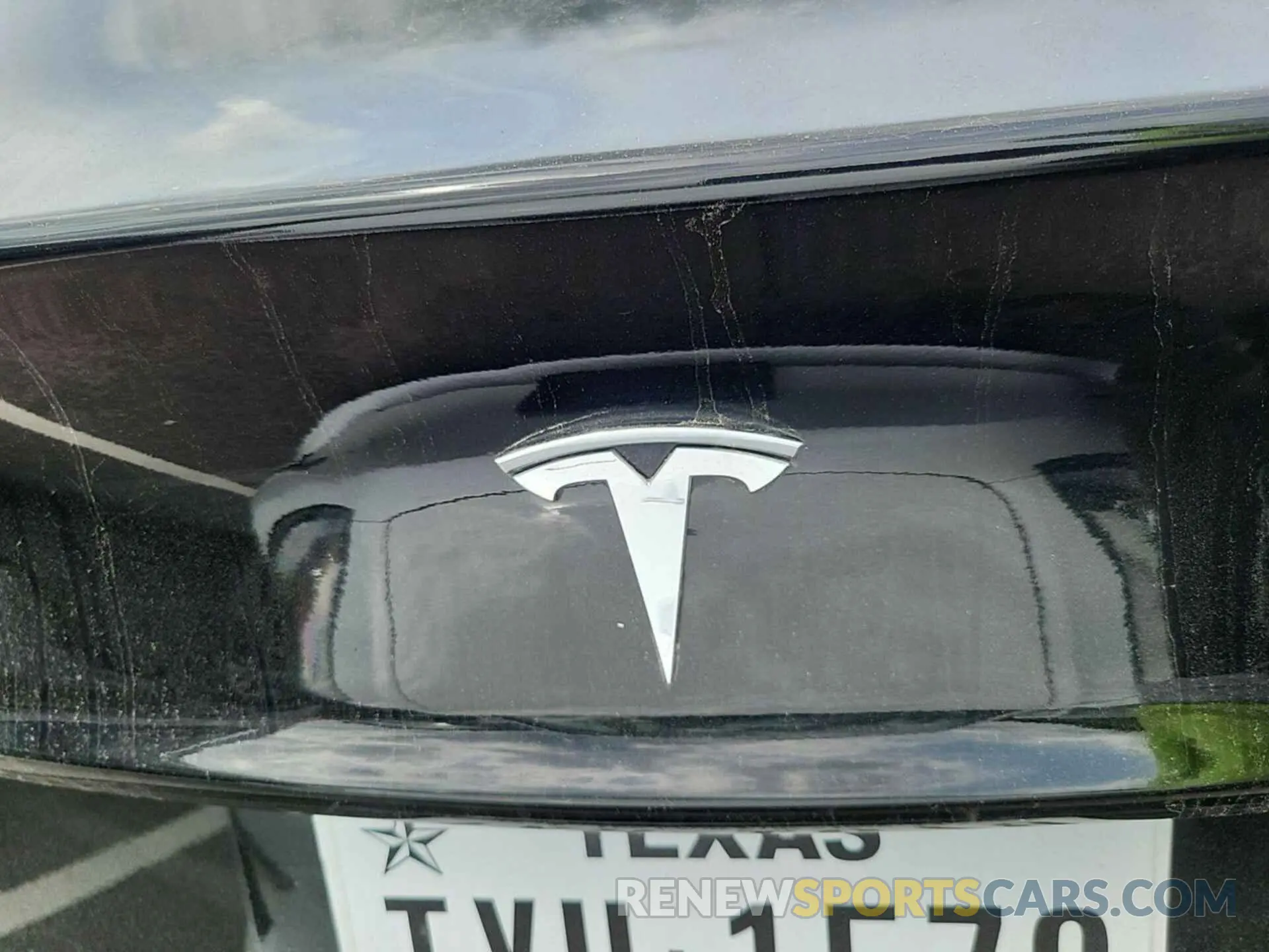 33 Photograph of a damaged car 5YJ3E1EB0KF199215 TESLA MODEL 3 2019