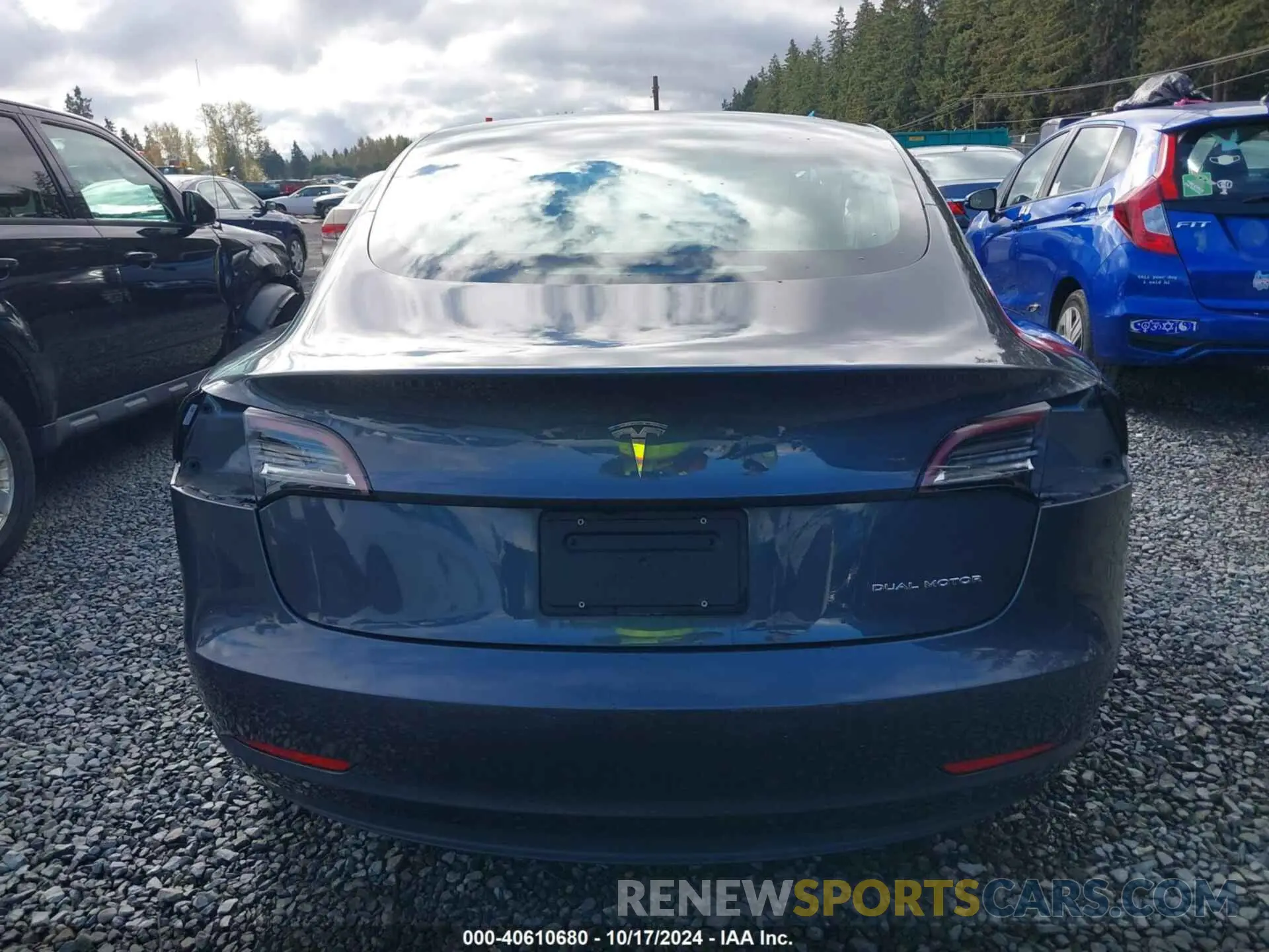17 Photograph of a damaged car 5YJ3E1EB0KF386437 TESLA MODEL 3 2019