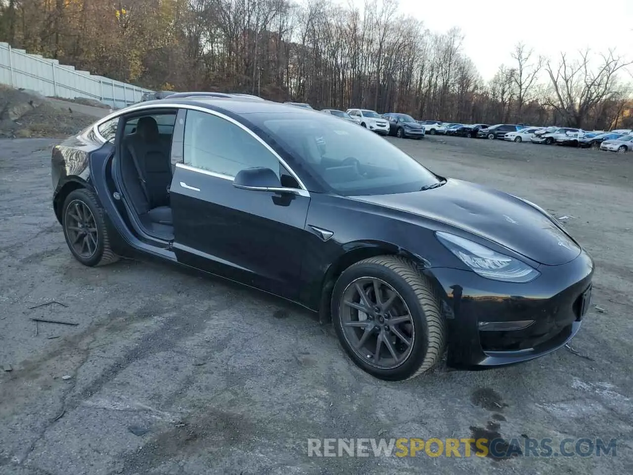 4 Photograph of a damaged car 5YJ3E1EB1KF361319 TESLA MODEL 3 2019