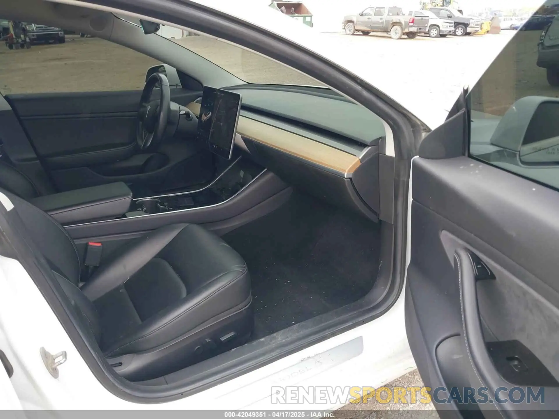 5 Photograph of a damaged car 5YJ3E1EB1KF388052 TESLA MODEL 3 2019