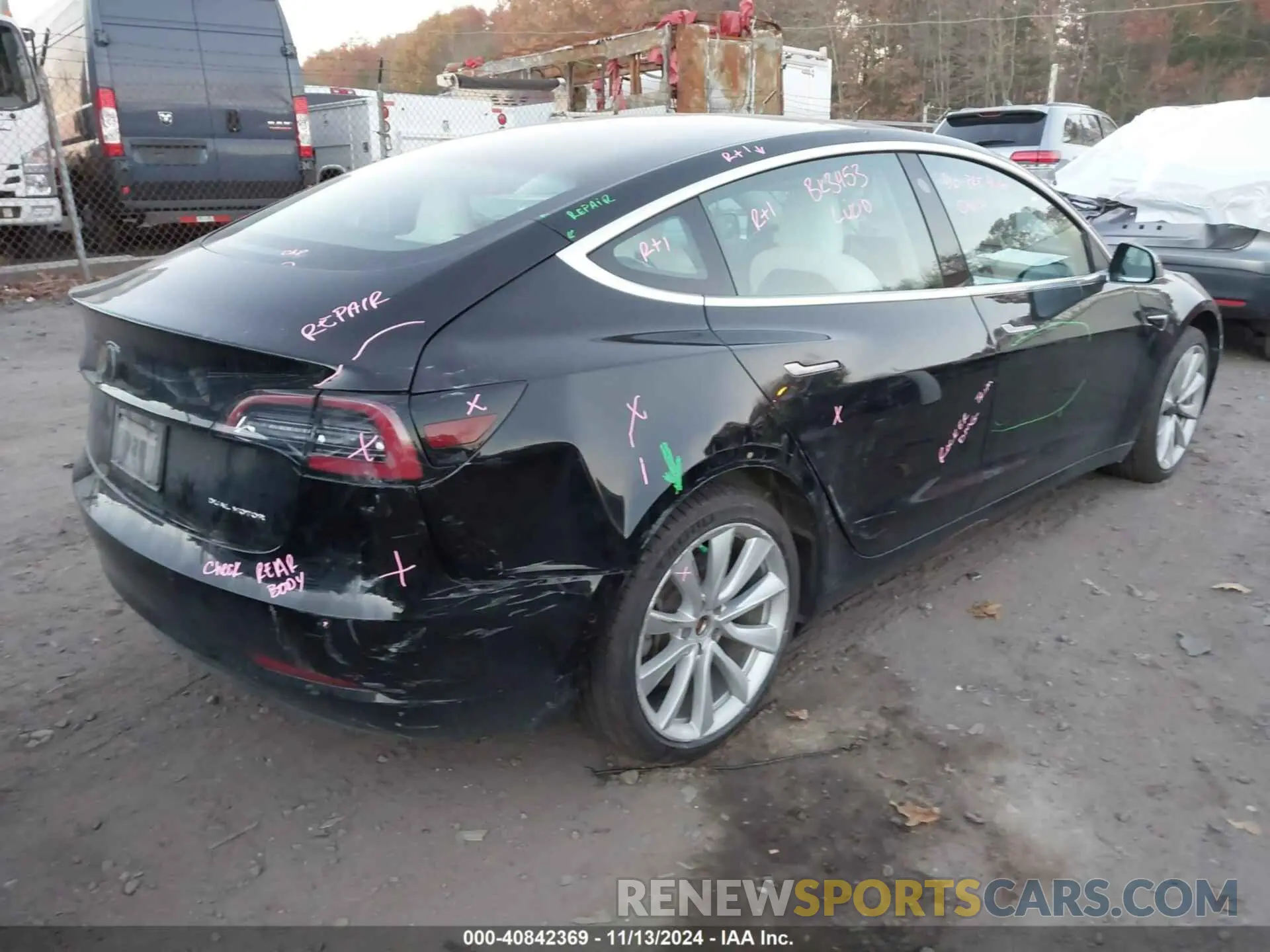 4 Photograph of a damaged car 5YJ3E1EB1KF391453 TESLA MODEL 3 2019