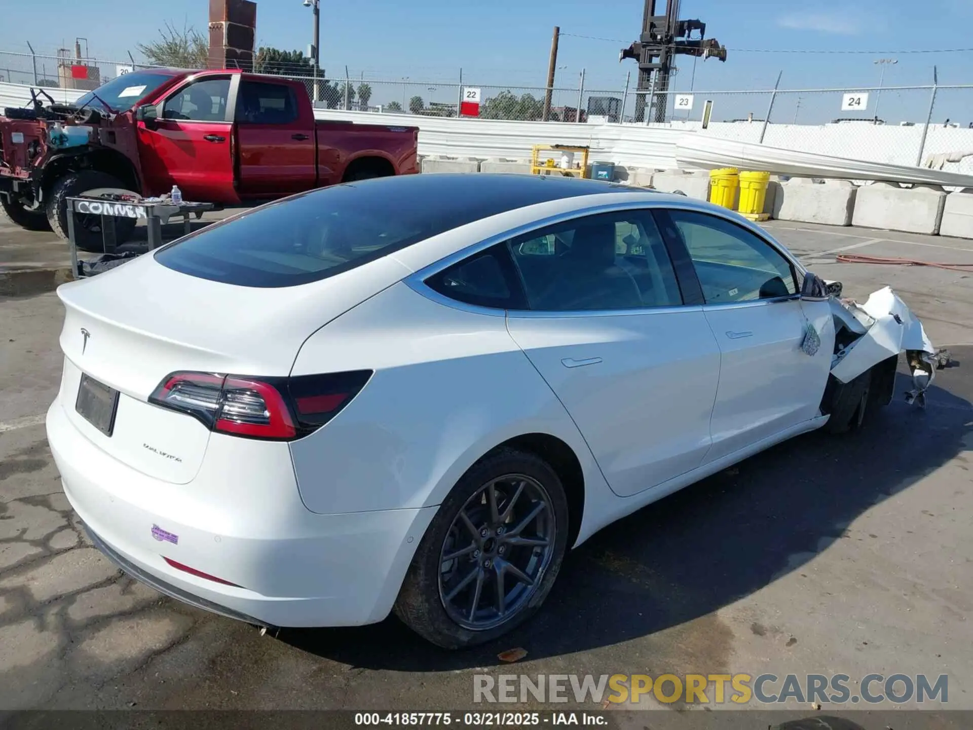 4 Photograph of a damaged car 5YJ3E1EB1KF510912 TESLA MODEL 3 2019