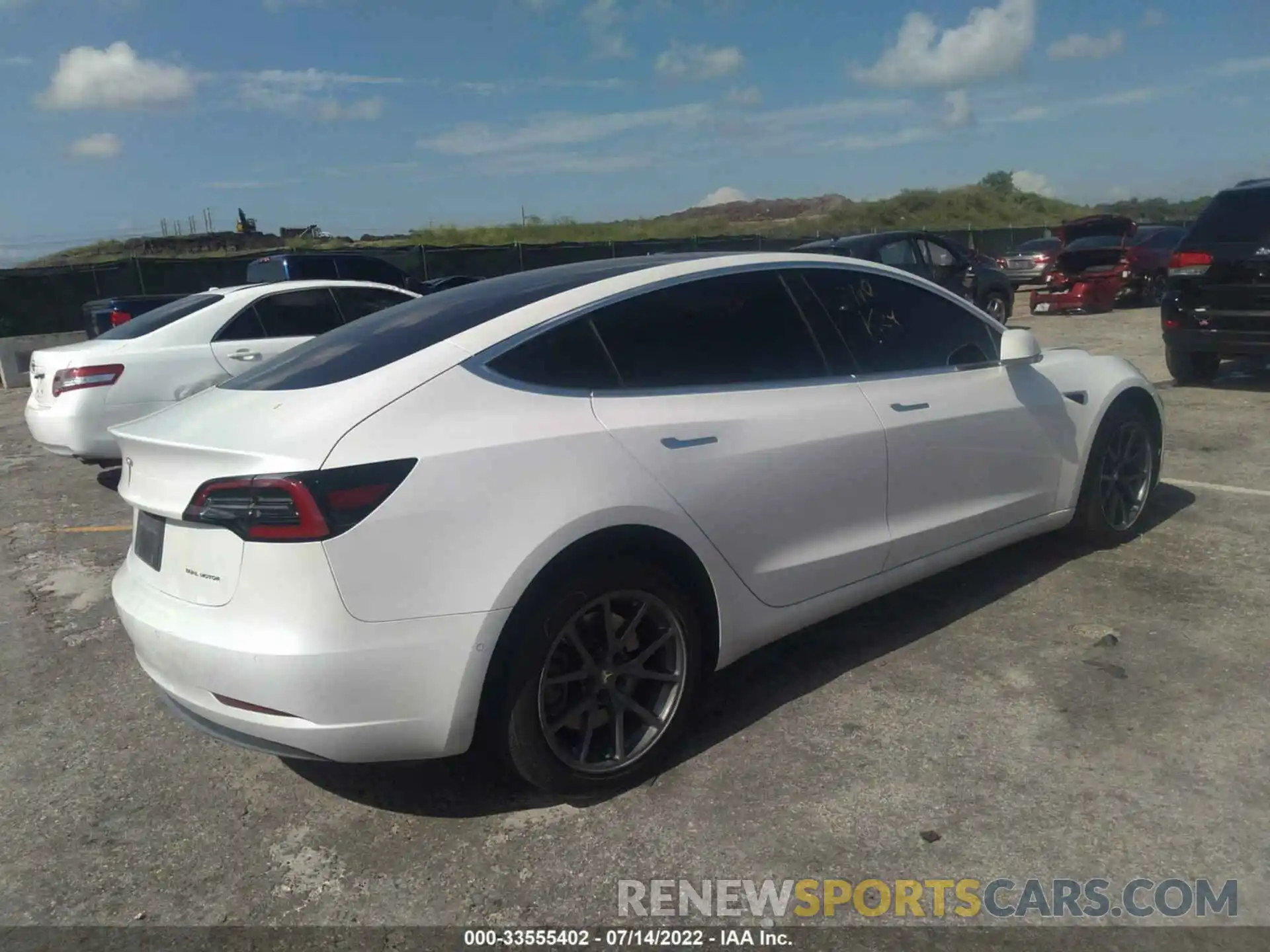 4 Photograph of a damaged car 5YJ3E1EB2KF211591 TESLA MODEL 3 2019