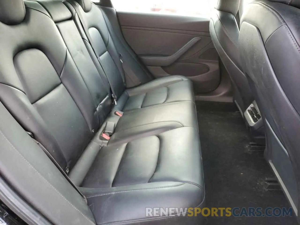 10 Photograph of a damaged car 5YJ3E1EB2KF365329 TESLA MODEL 3 2019