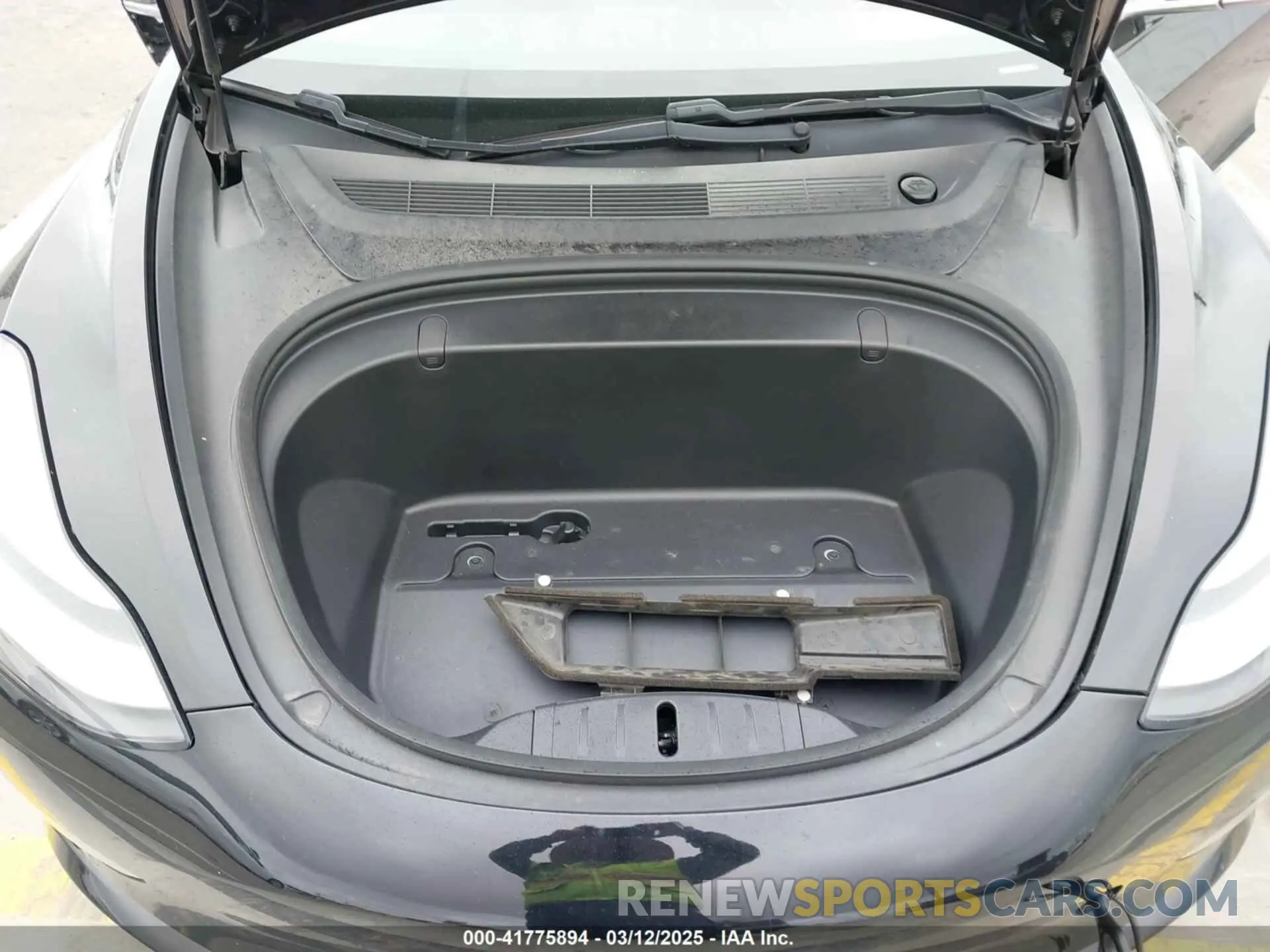 10 Photograph of a damaged car 5YJ3E1EB2KF451692 TESLA MODEL 3 2019