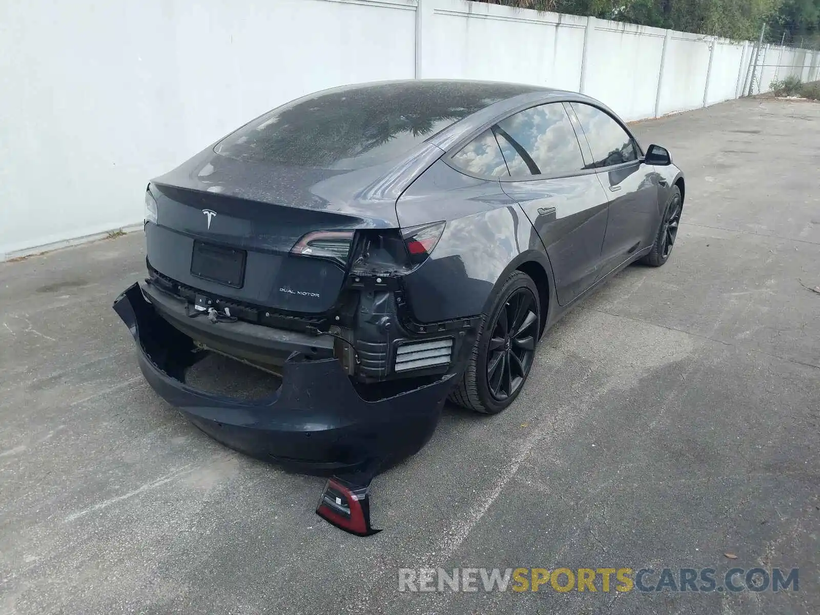 4 Photograph of a damaged car 5YJ3E1EB3KF192582 TESLA MODEL 3 2019