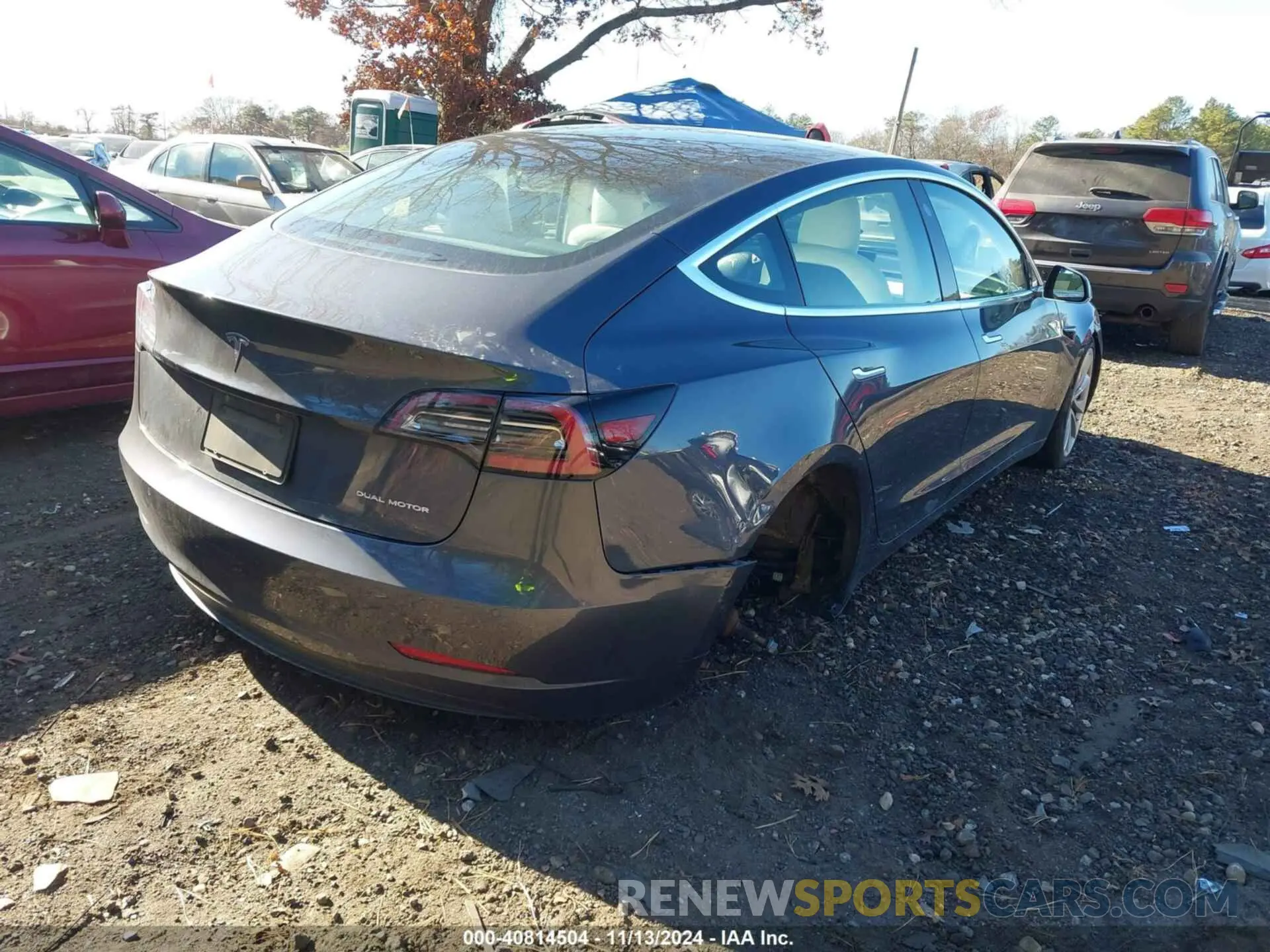 4 Photograph of a damaged car 5YJ3E1EB3KF195725 TESLA MODEL 3 2019