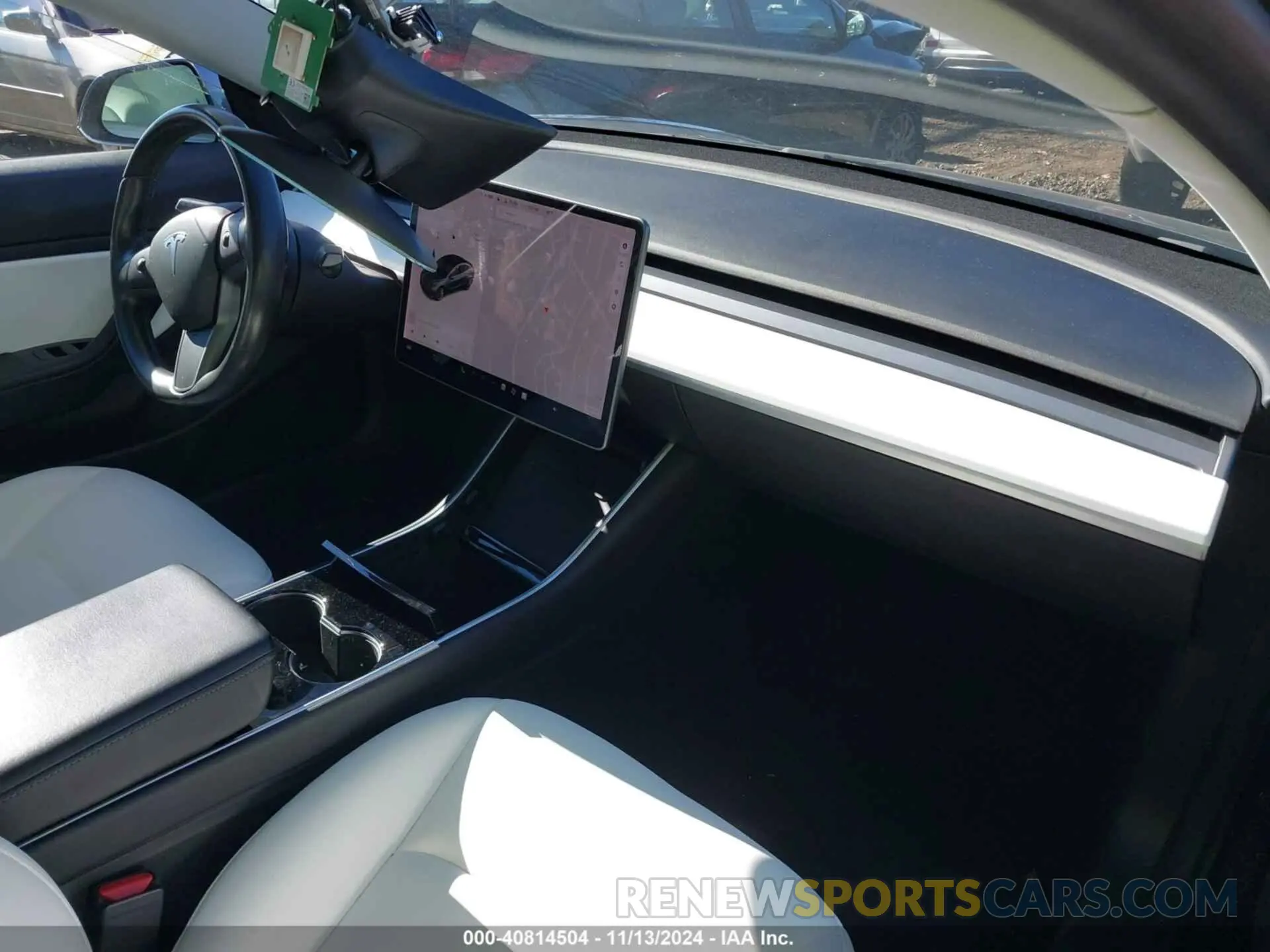 5 Photograph of a damaged car 5YJ3E1EB3KF195725 TESLA MODEL 3 2019