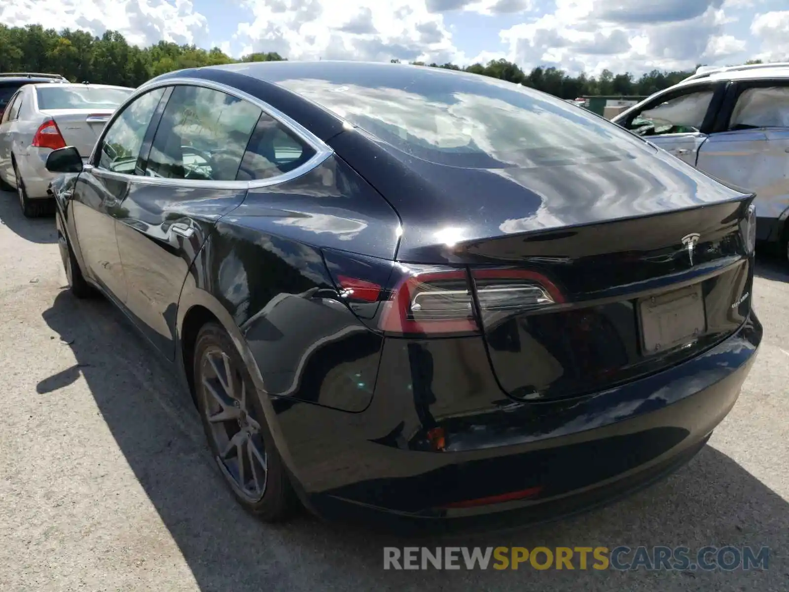 3 Photograph of a damaged car 5YJ3E1EB3KF198978 TESLA MODEL 3 2019