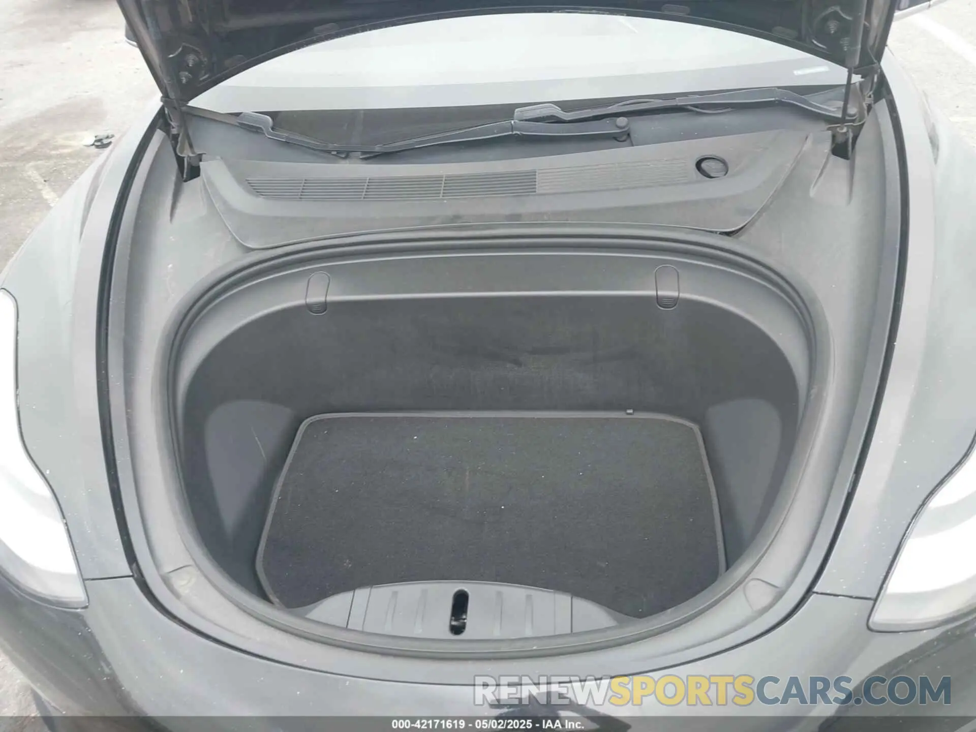 10 Photograph of a damaged car 5YJ3E1EB3KF208599 TESLA MODEL 3 2019