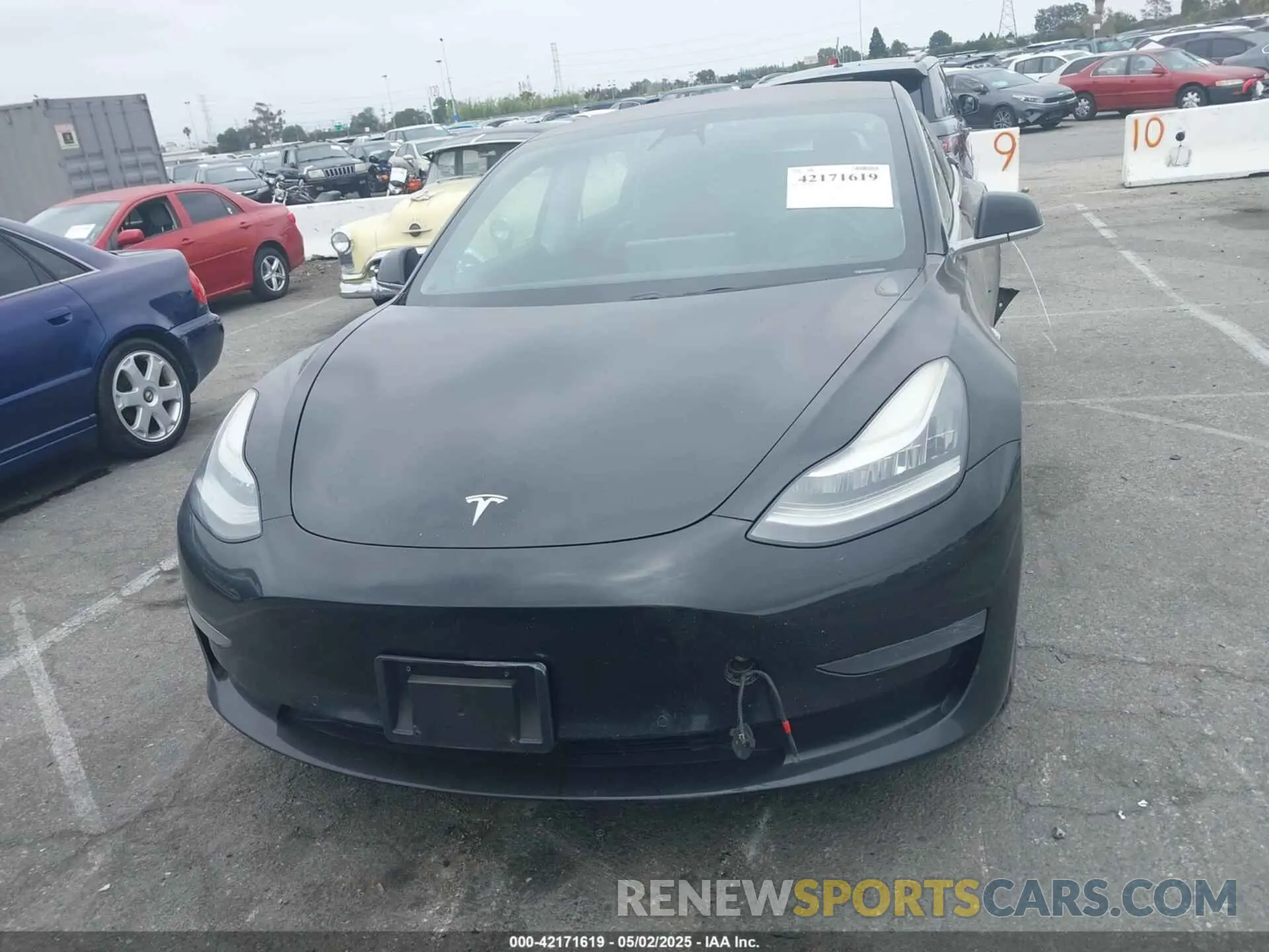 11 Photograph of a damaged car 5YJ3E1EB3KF208599 TESLA MODEL 3 2019