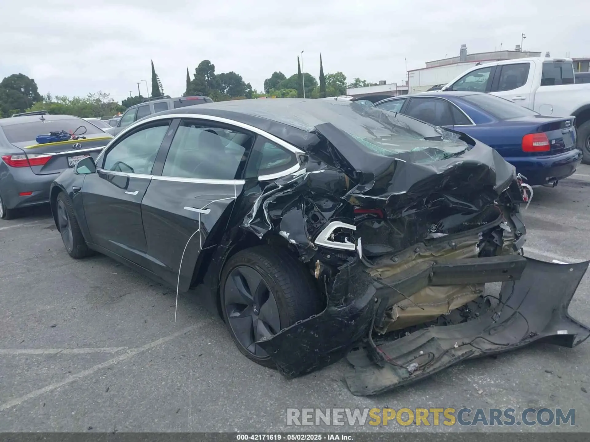 3 Photograph of a damaged car 5YJ3E1EB3KF208599 TESLA MODEL 3 2019