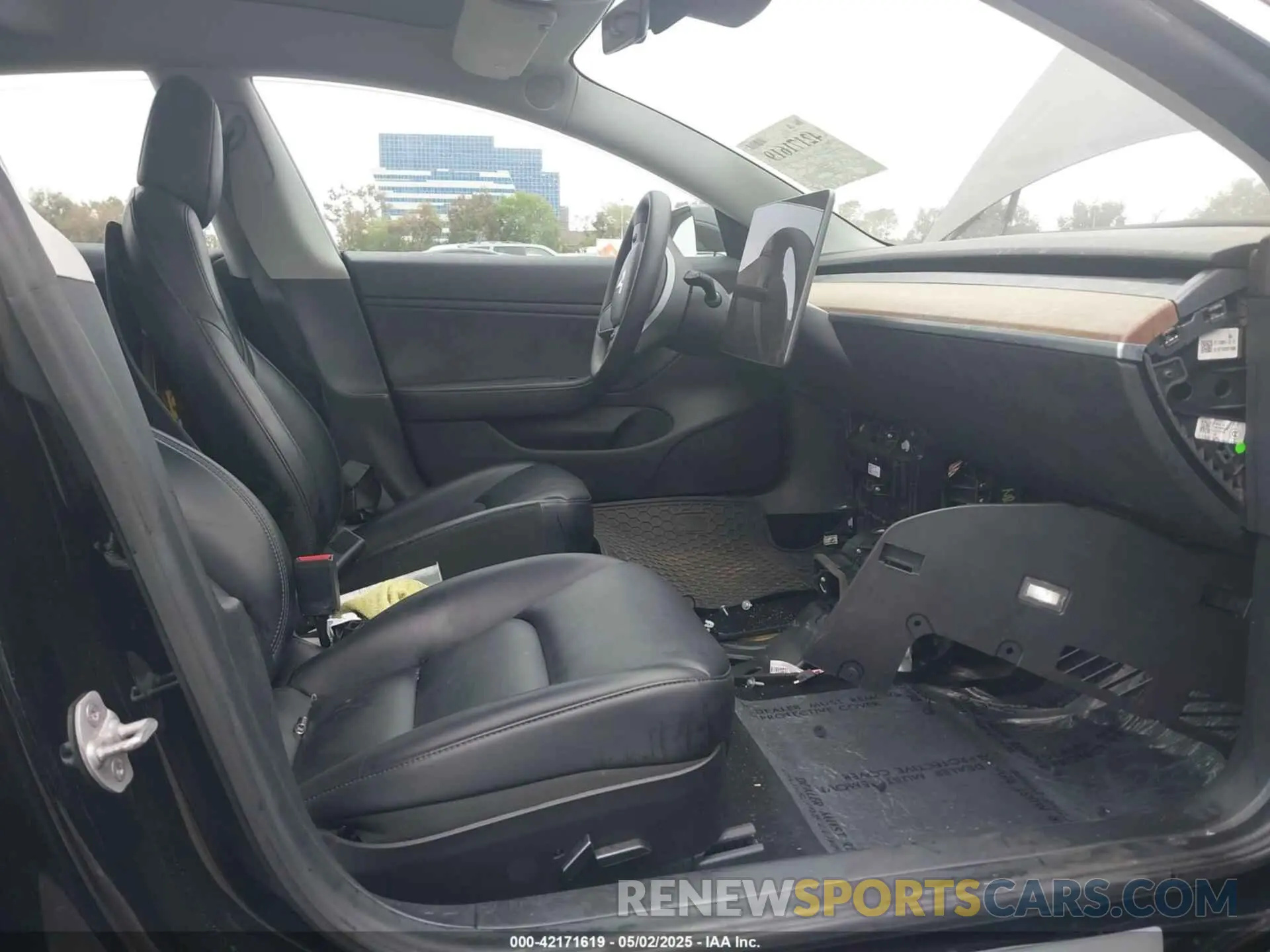 5 Photograph of a damaged car 5YJ3E1EB3KF208599 TESLA MODEL 3 2019