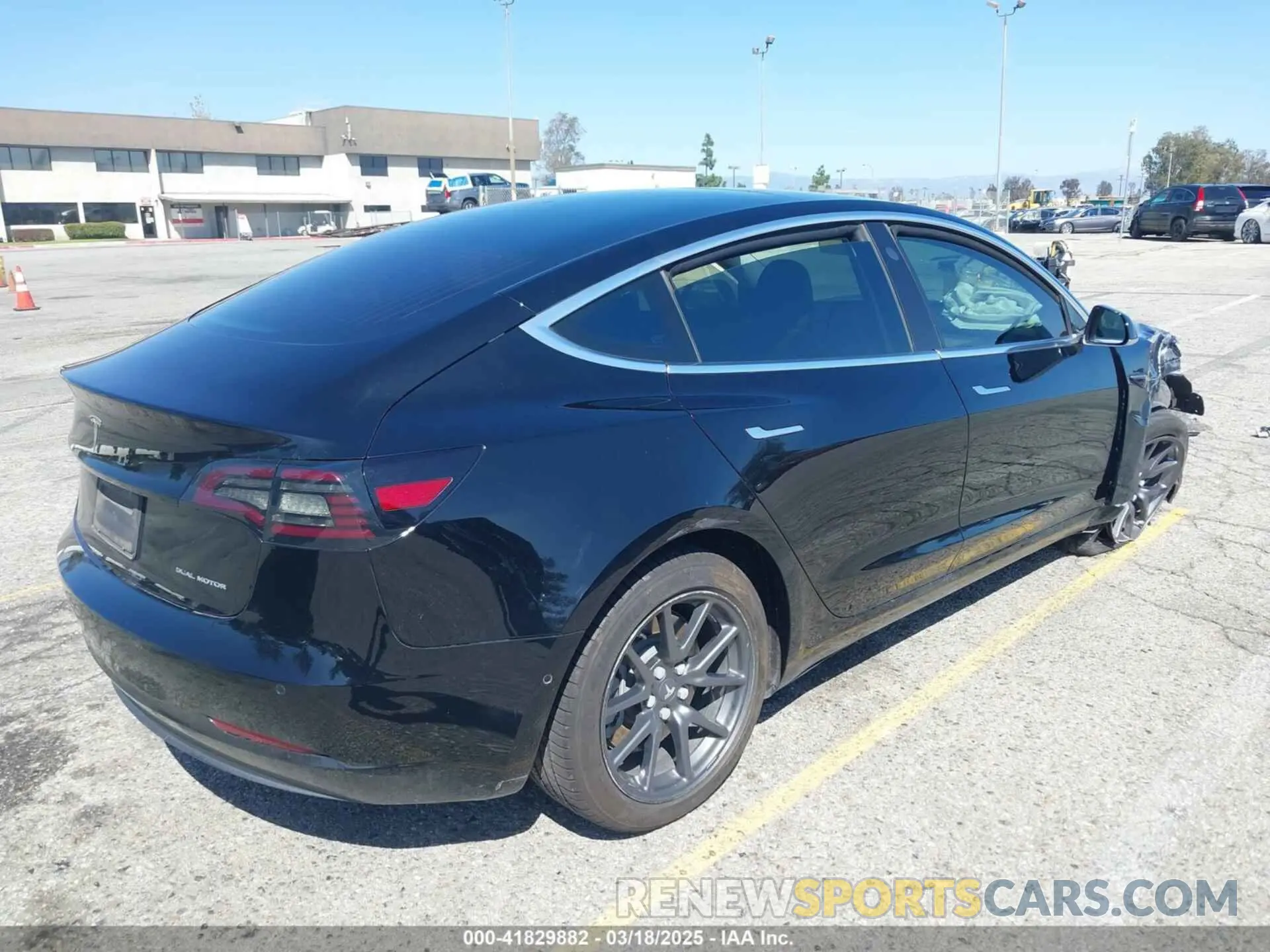 4 Photograph of a damaged car 5YJ3E1EB3KF384598 TESLA MODEL 3 2019