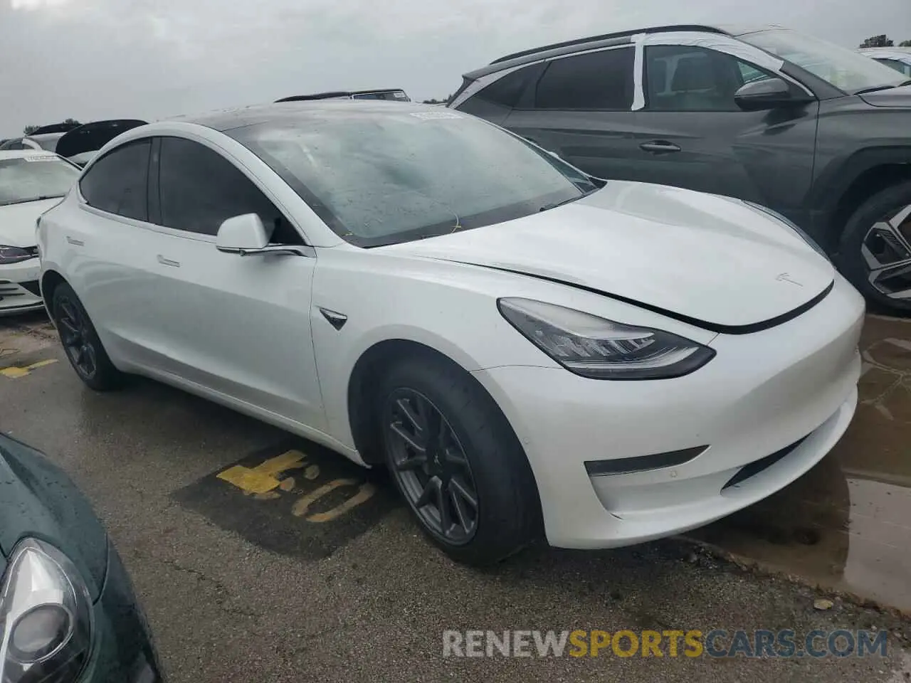 4 Photograph of a damaged car 5YJ3E1EB3KF408415 TESLA MODEL 3 2019
