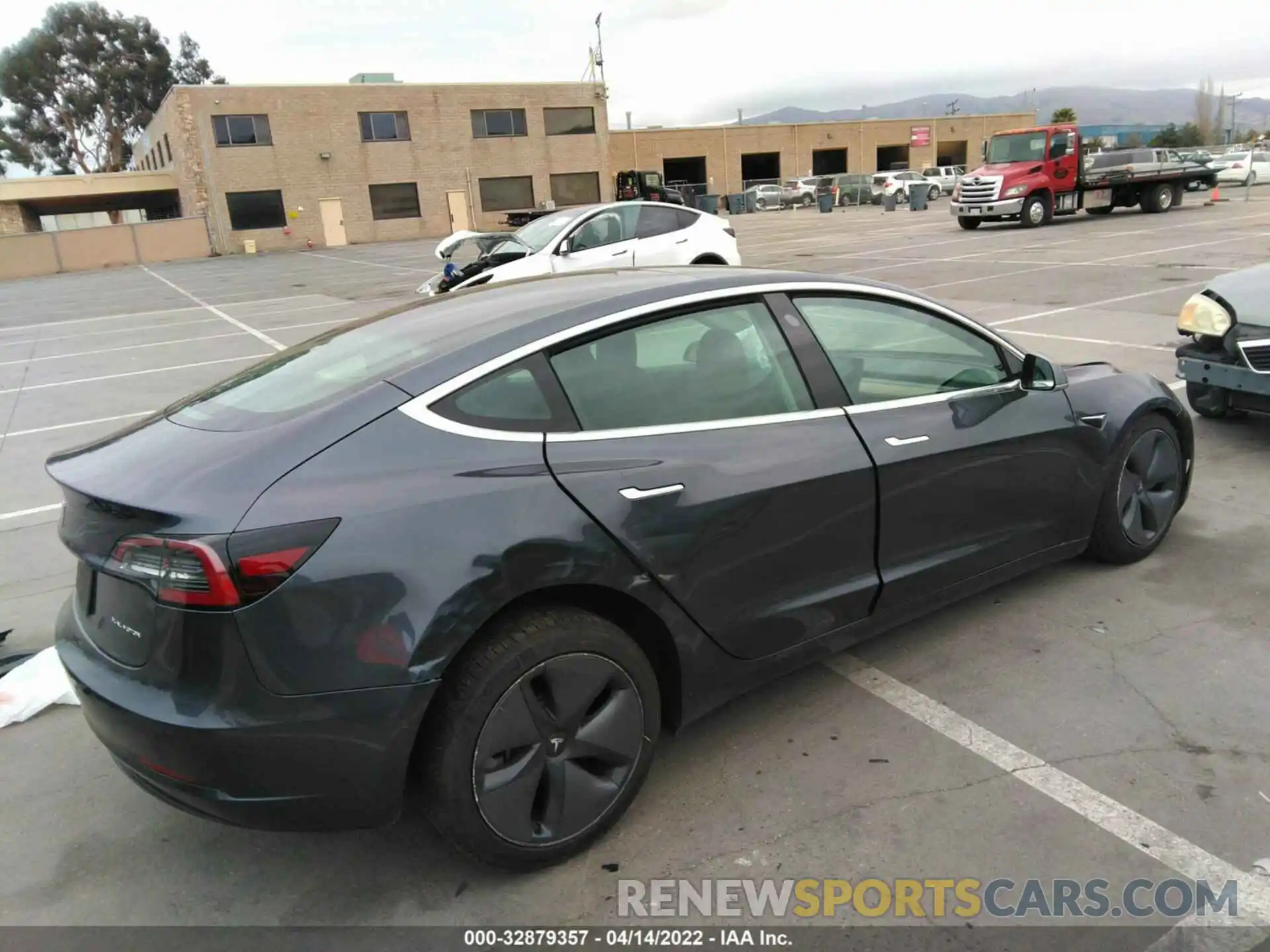 4 Photograph of a damaged car 5YJ3E1EB3KF432603 TESLA MODEL 3 2019